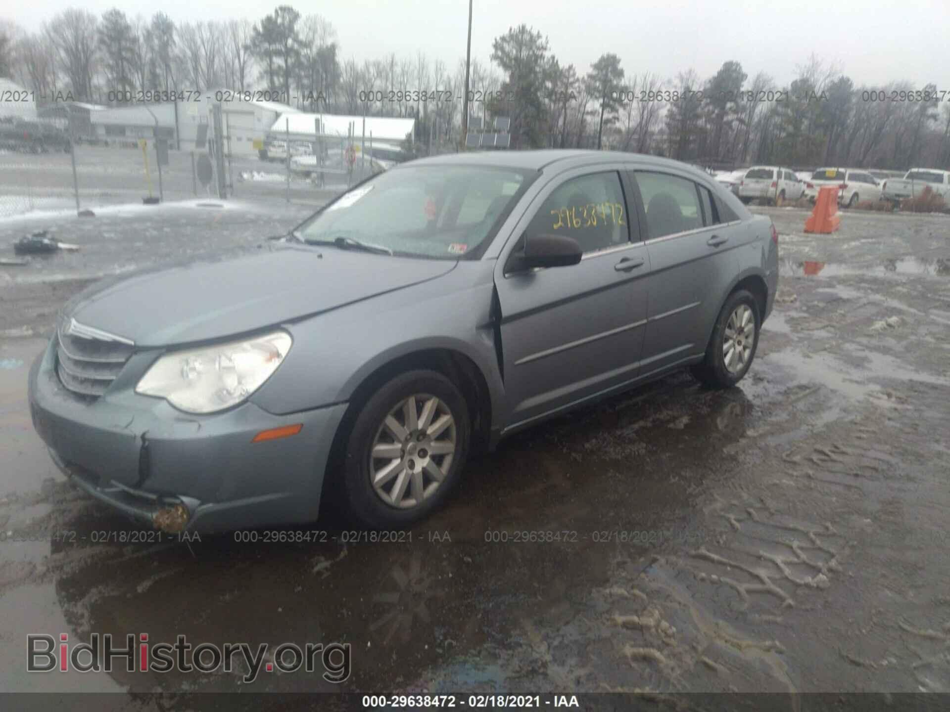 2010 CHRYSLER SEBRING - VIN: 1C3CC4FB5AN128506 - Фото 2