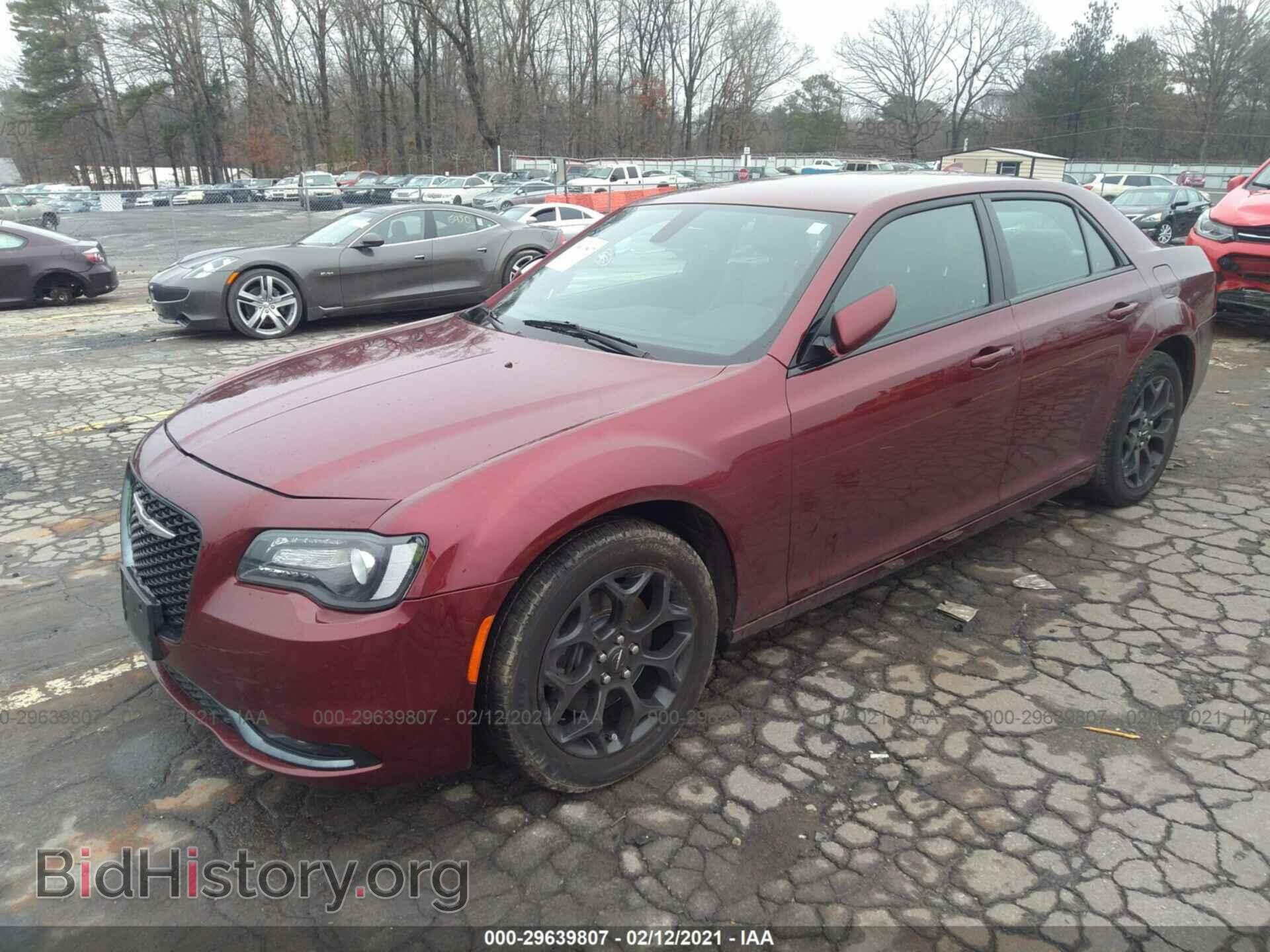 2019 CHRYSLER 300 - VIN: 2C3CCAGG2KH542832 - Фото 2