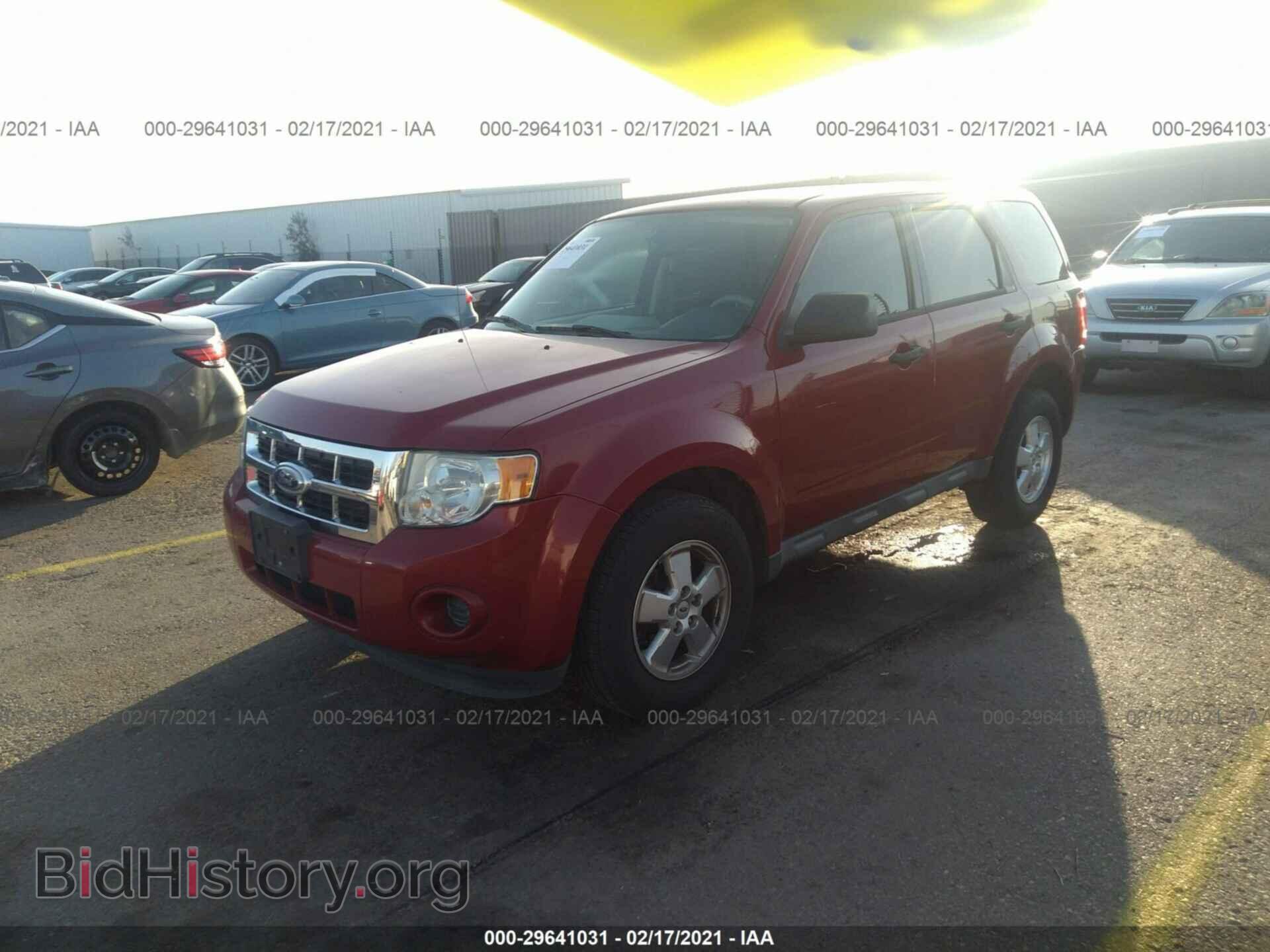 2011 FORD ESCAPE - VIN: 1FMCU0C77BKB46585 - Фото 2