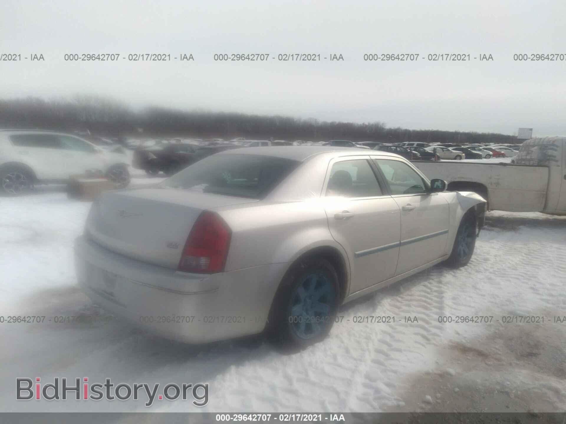 2007 CHRYSLER 300 - VIN: 2C3KA53G87H883304 - Фото 4