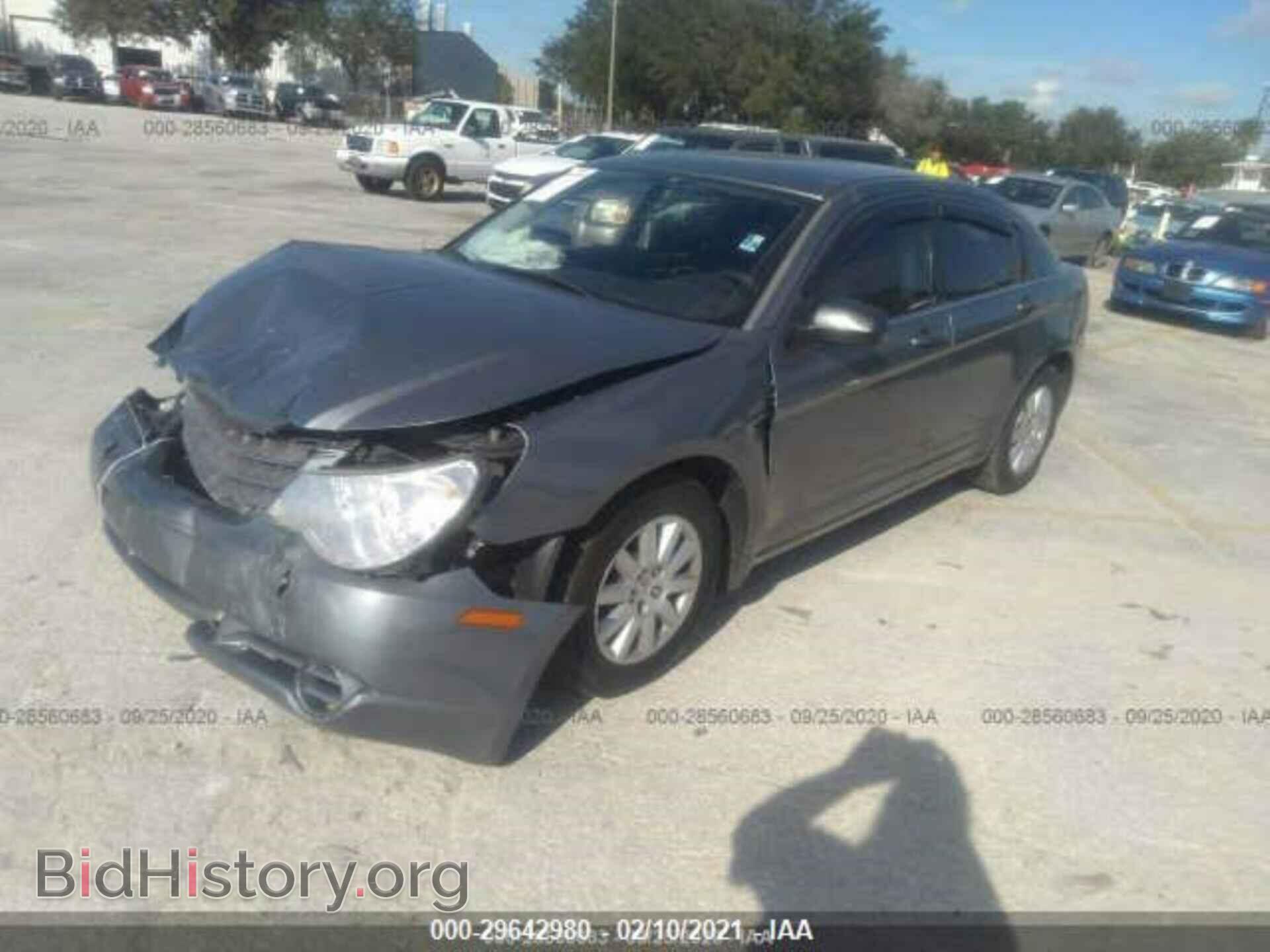 2010 CHRYSLER SEBRING - VIN: 1C3CC4FB4AN231013 - Фото 2