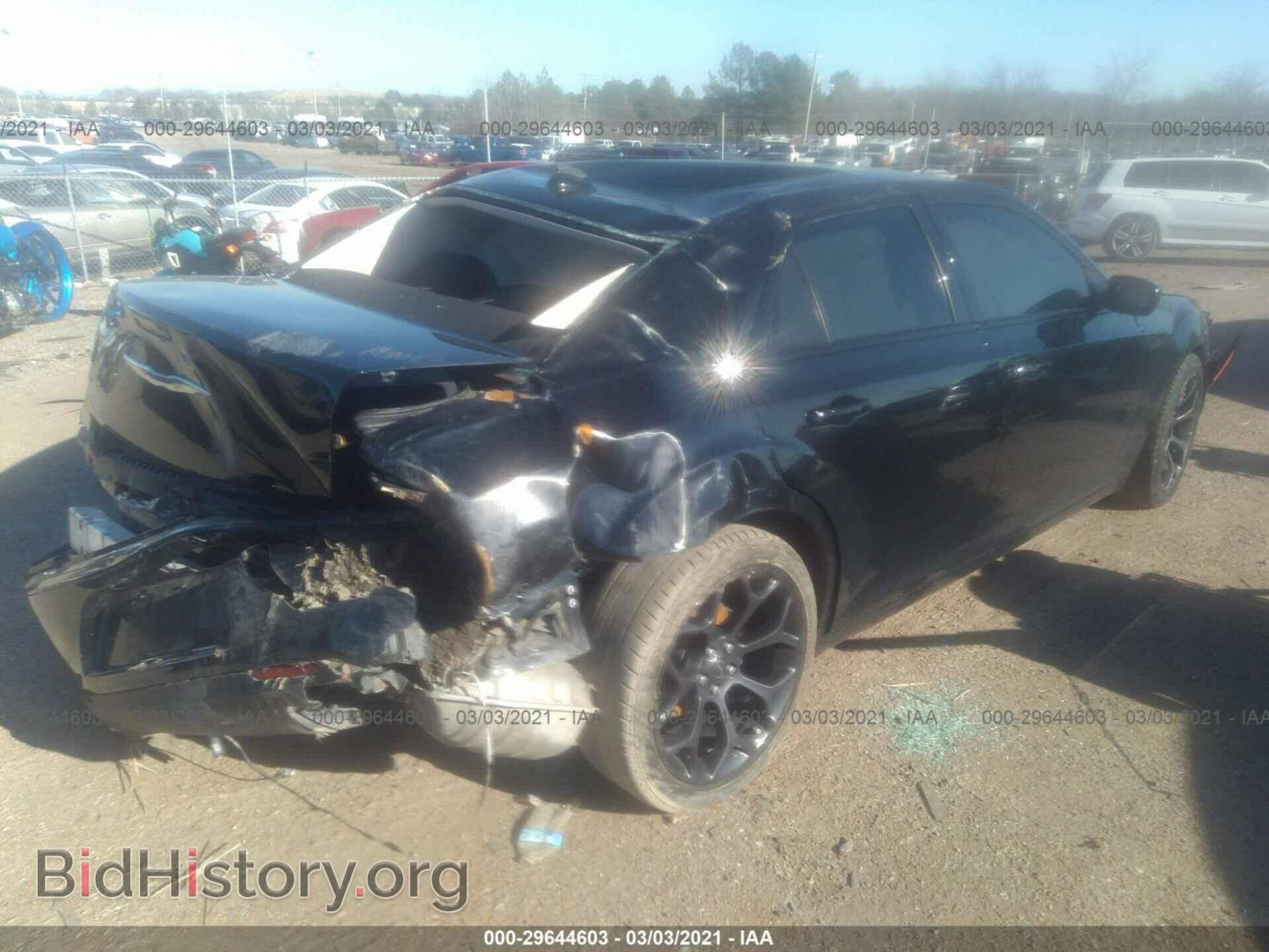 2019 CHRYSLER 300 - VIN: 2C3CCAAG8KH648355 - Фото 4