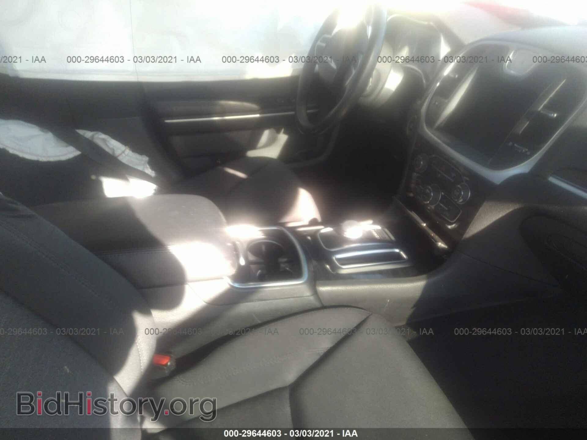 2019 CHRYSLER 300 - VIN: 2C3CCAAG8KH648355 - Фото 5