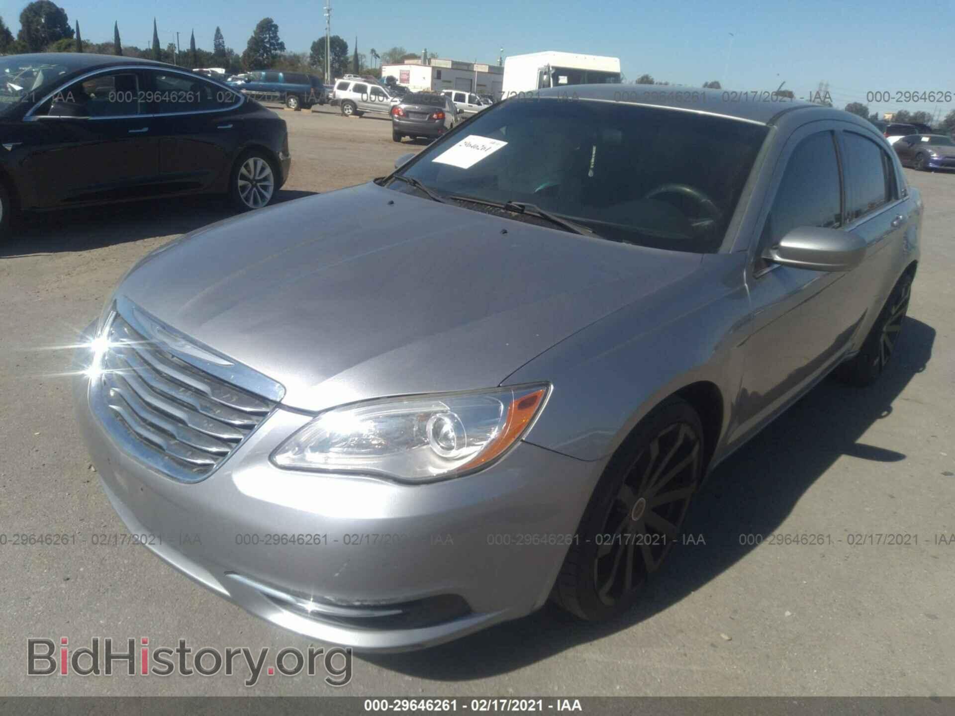 2013 CHRYSLER 200 - VIN: 1C3CCBAB9DN733533 - Фото 2