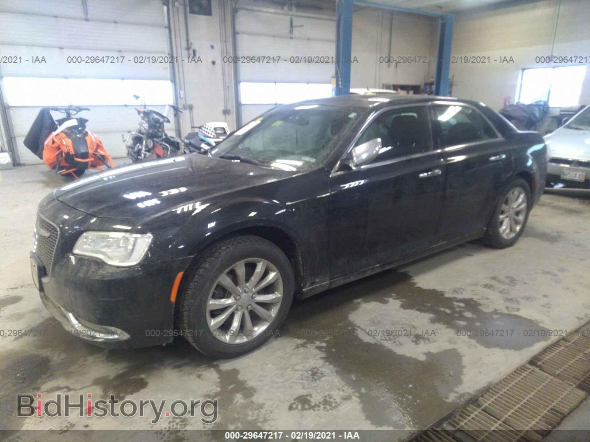 2017 CHRYSLER 300 - VIN: 2C3CCAKG5HH605647 - Фото 2