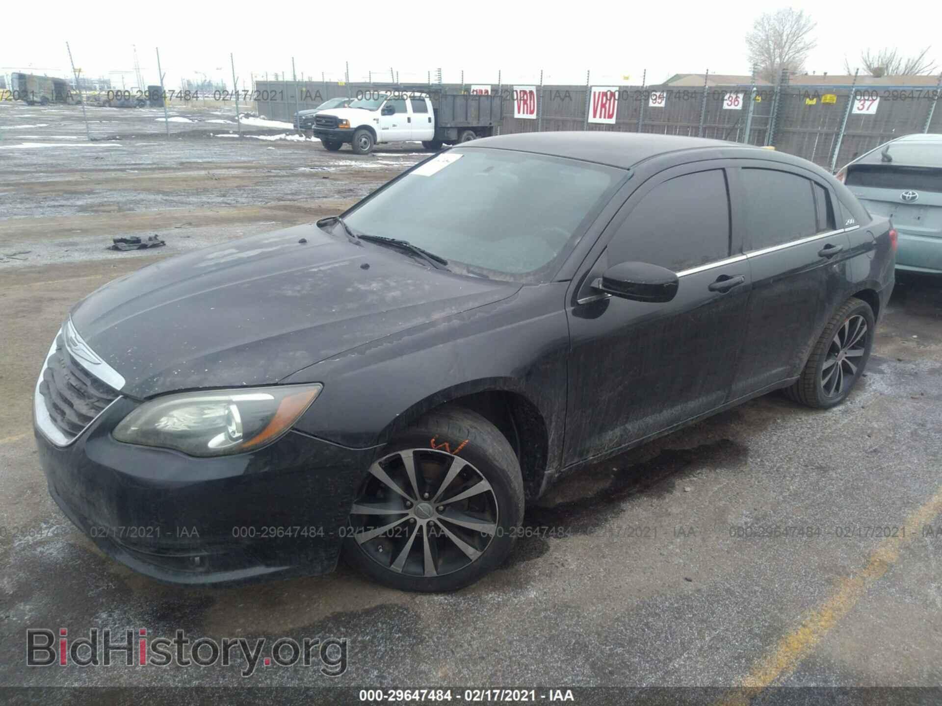 2012 CHRYSLER 200 - VIN: 1C3CCBHG8CN257453 - Фото 2