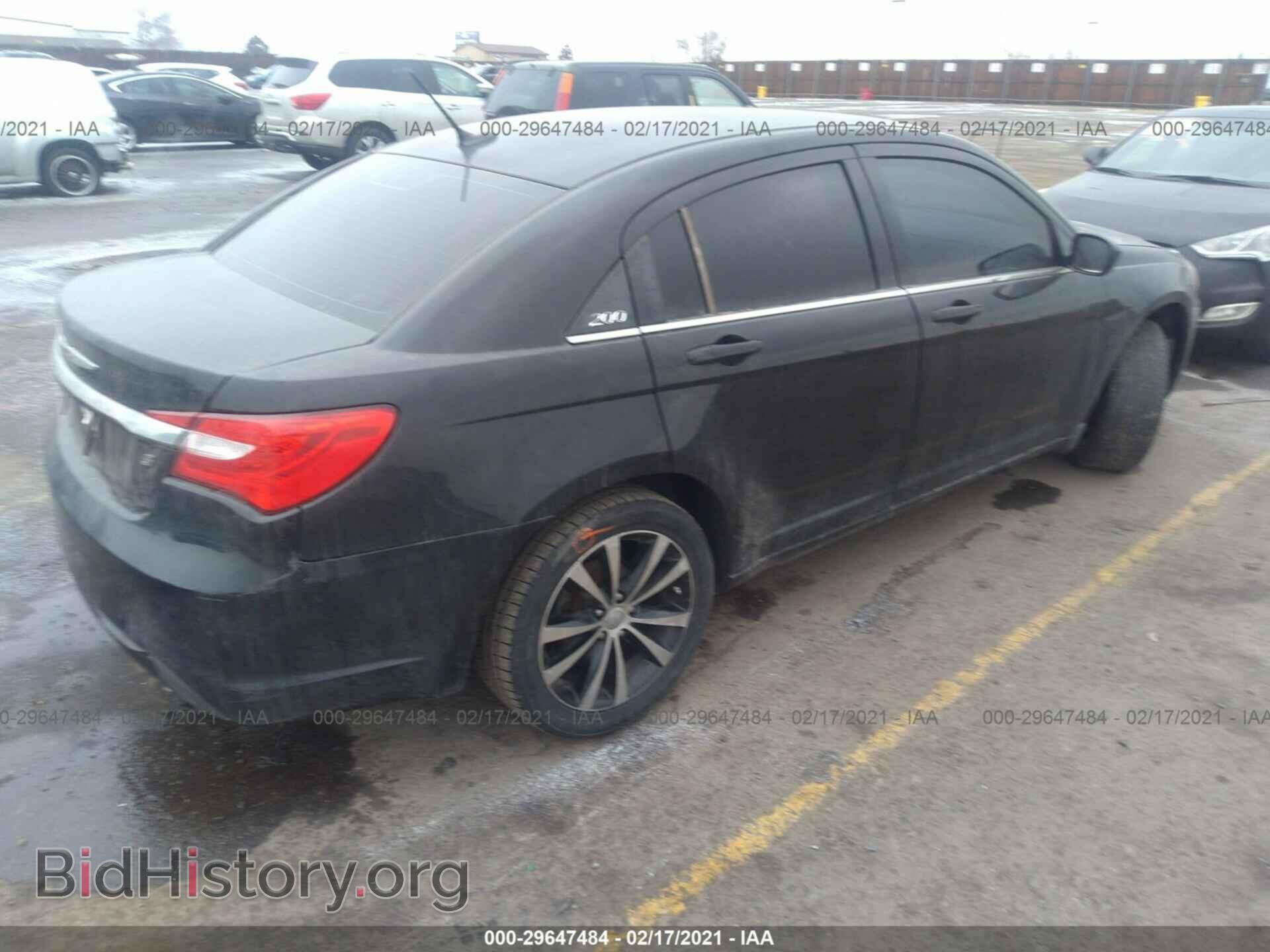 2012 CHRYSLER 200 - VIN: 1C3CCBHG8CN257453 - Фото 4