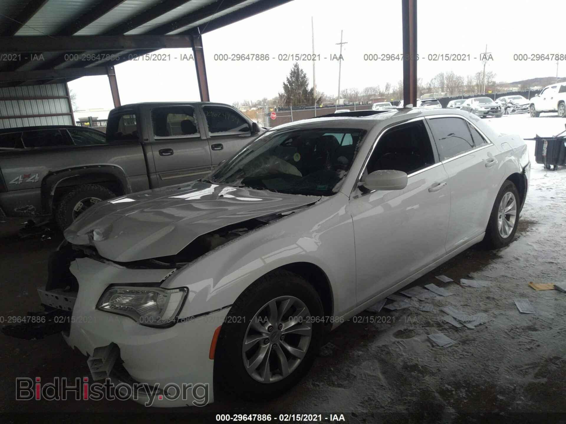 2015 CHRYSLER 300 - VIN: 2C3CCAAG9FH904055 - Фото 2