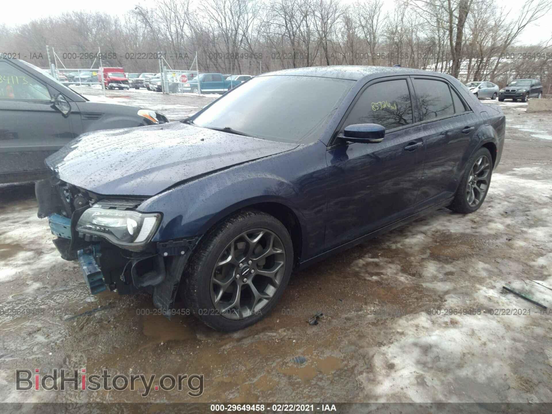 2016 CHRYSLER 300 - VIN: 2C3CCABG2GH230055 - Фото 2