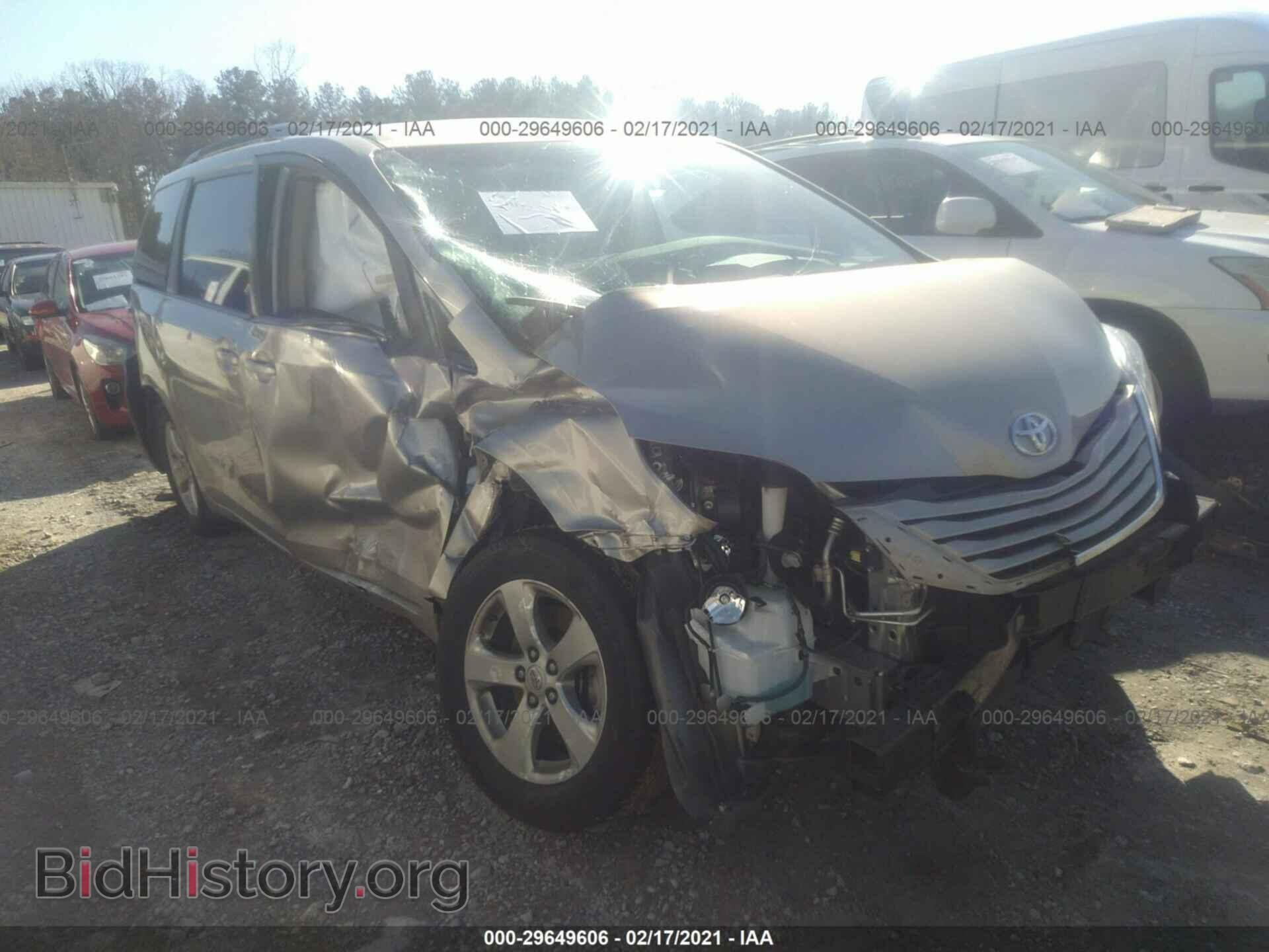 Photo 5TDKZ3DC9HS855700 - TOYOTA SIENNA 2017
