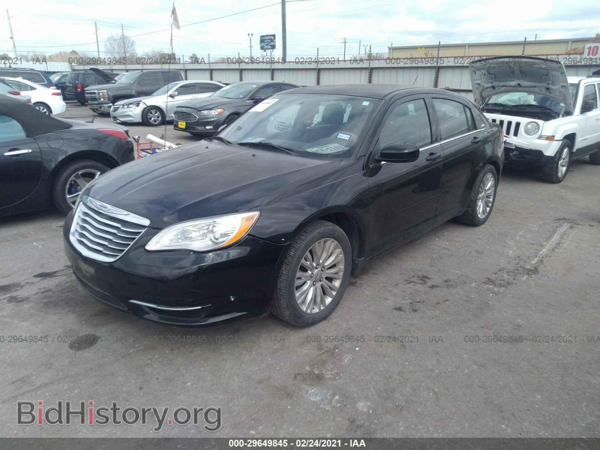 2012 CHRYSLER 200 - VIN: 1C3CCBAB9CN256553 - Фото 2