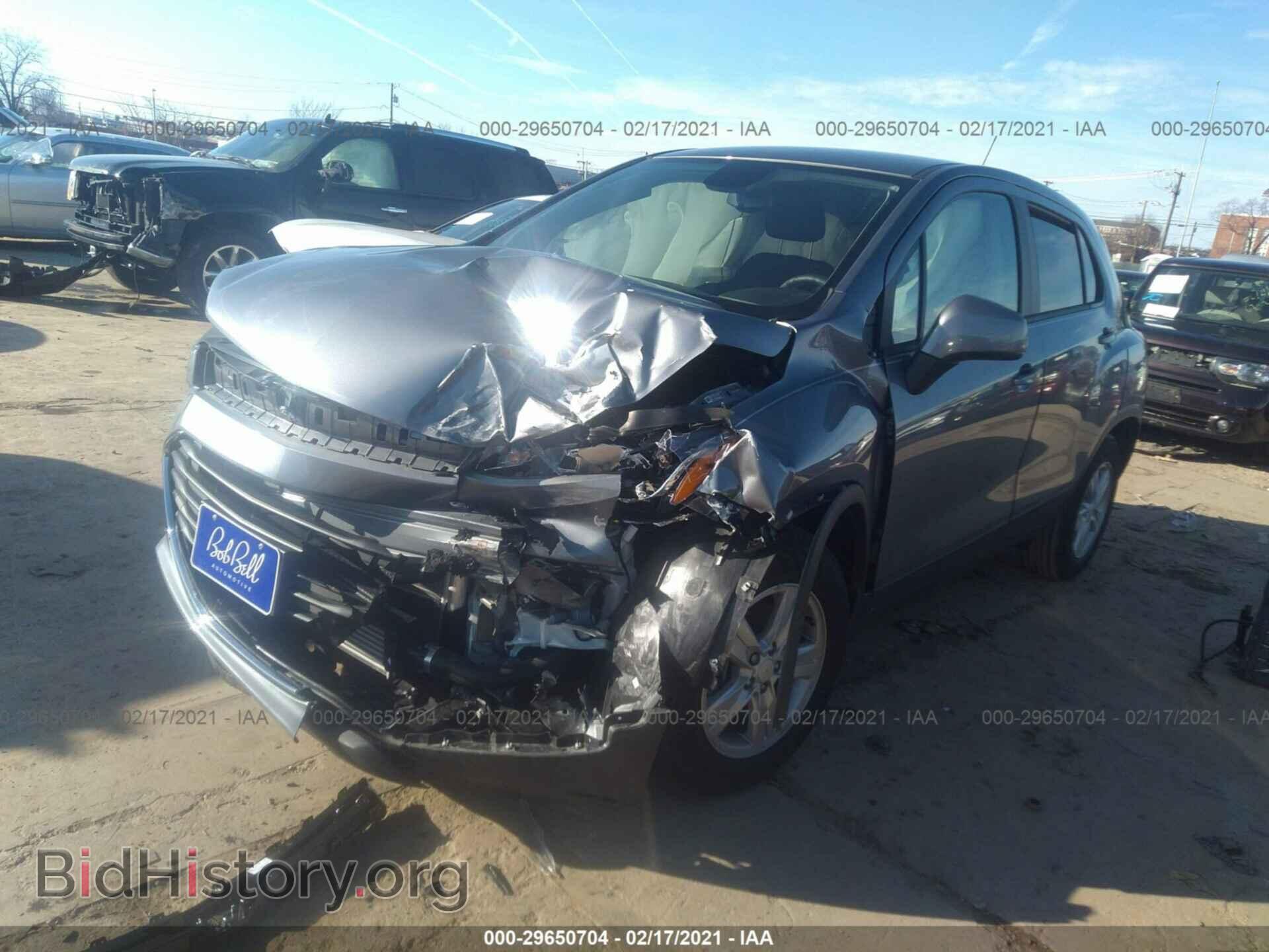 2020 CHEVROLET TRAX - VIN: 3GNCJKSB2LL321993 - Фото 2