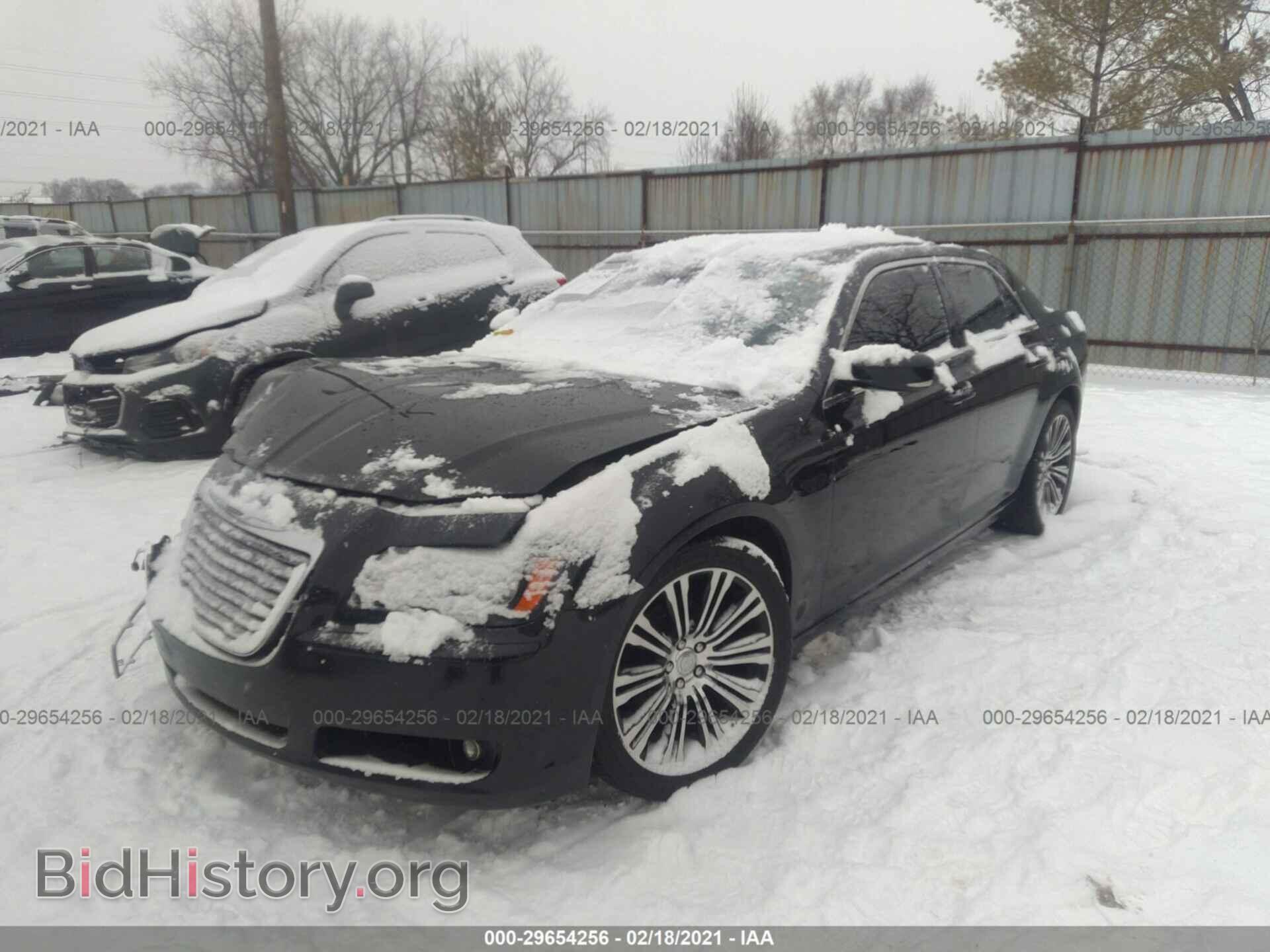 2013 CHRYSLER 300 - VIN: 2C3CCABG4DH658950 - Фото 2