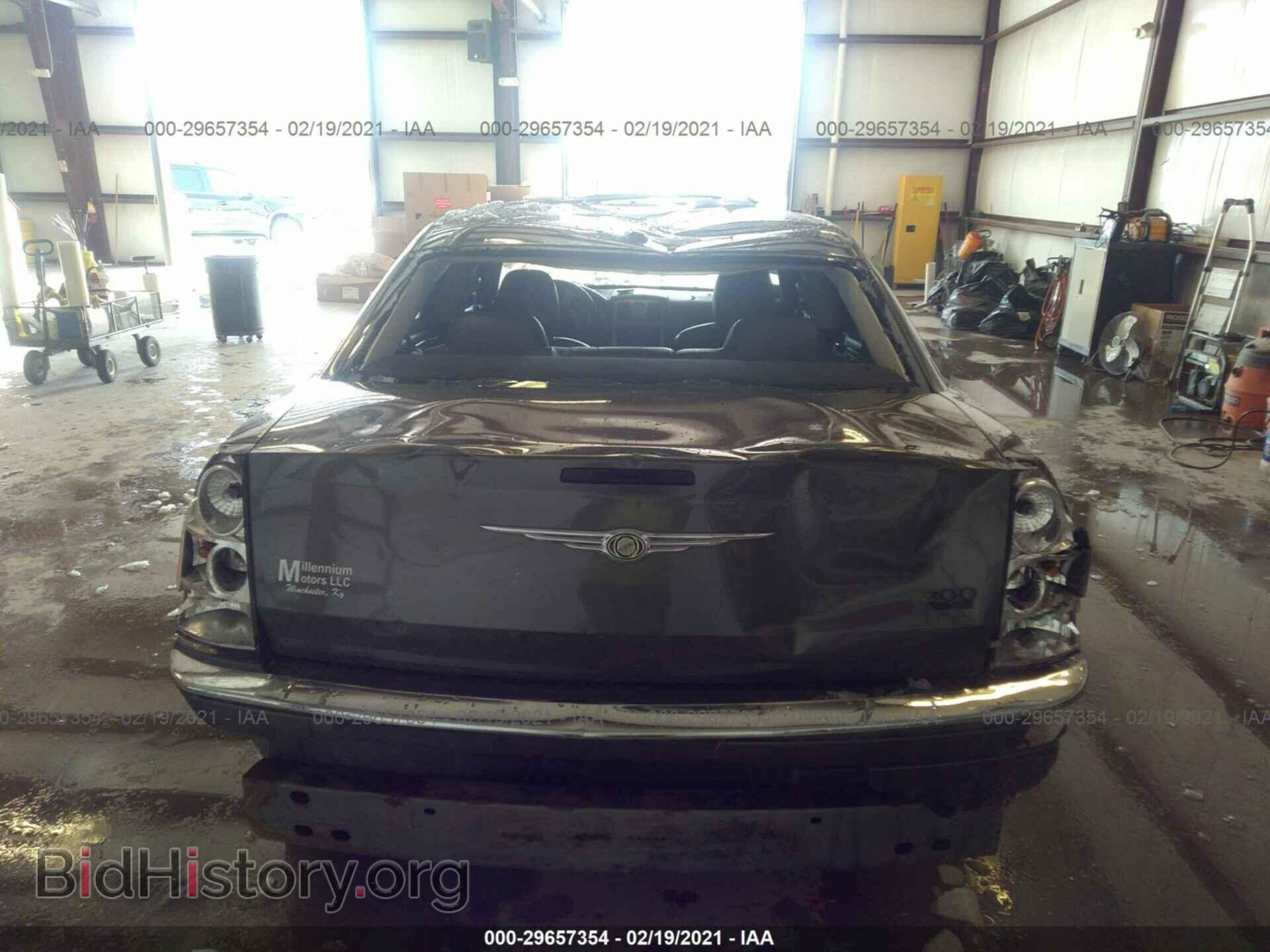 2009 CHRYSLER 300 - VIN: 2C3KA33V69H604017 - Фото 6