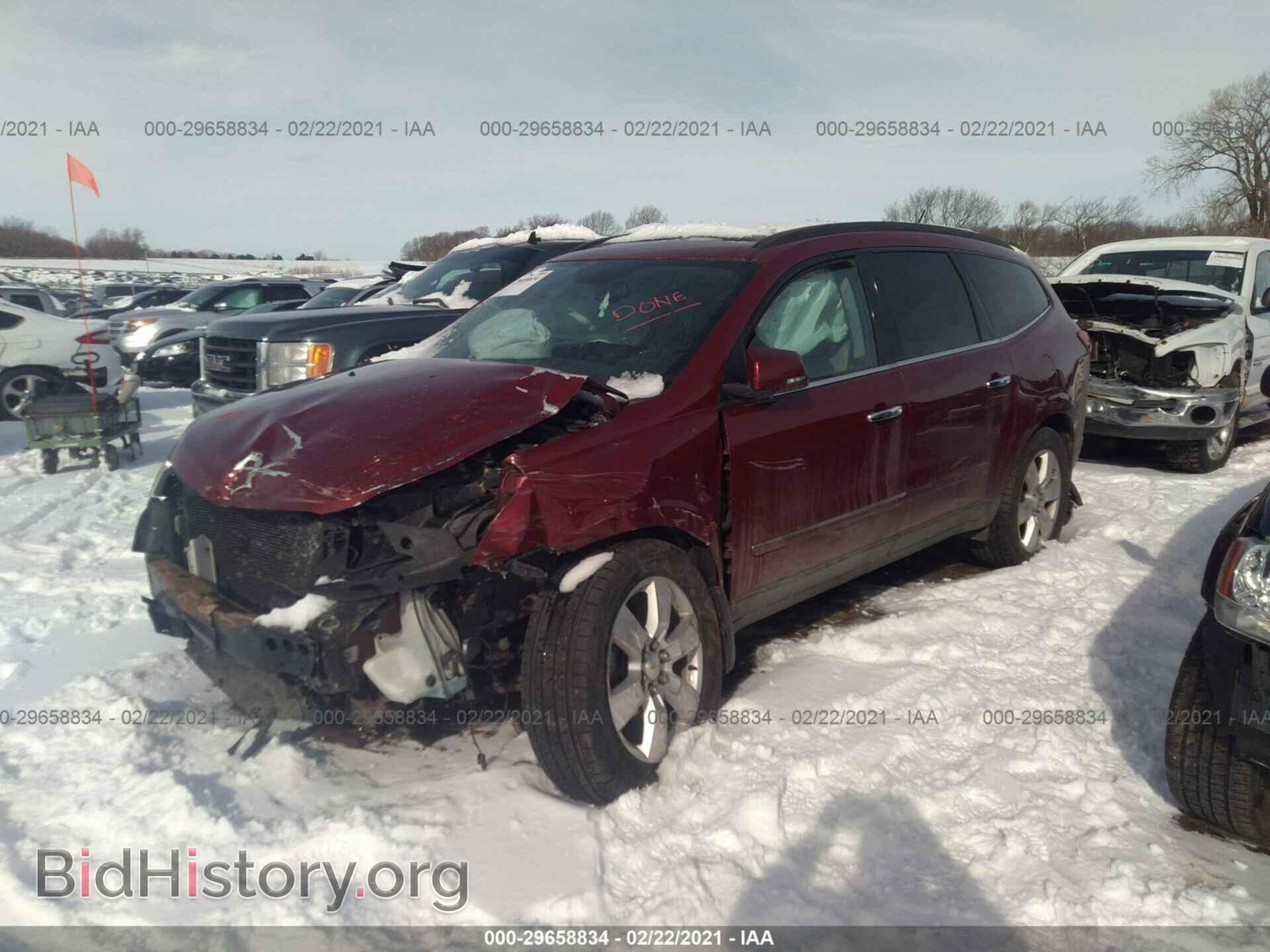 2011 CHEVROLET TRAVERSE - VIN: 1GNKVLED3BJ151653 - Фото 2