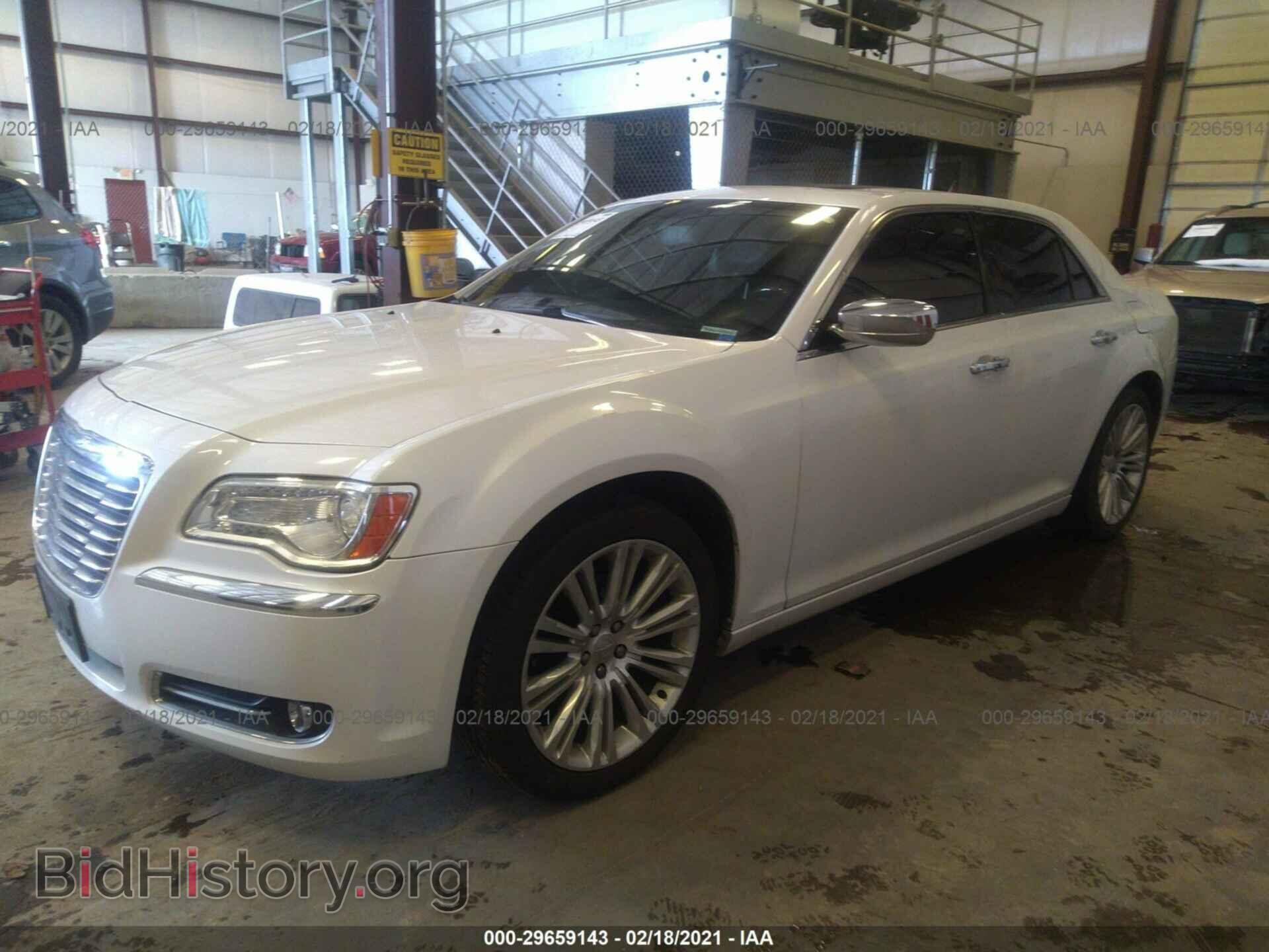 2011 CHRYSLER 300 - VIN: 2C3CA5CG2BH537858 - Фото 2