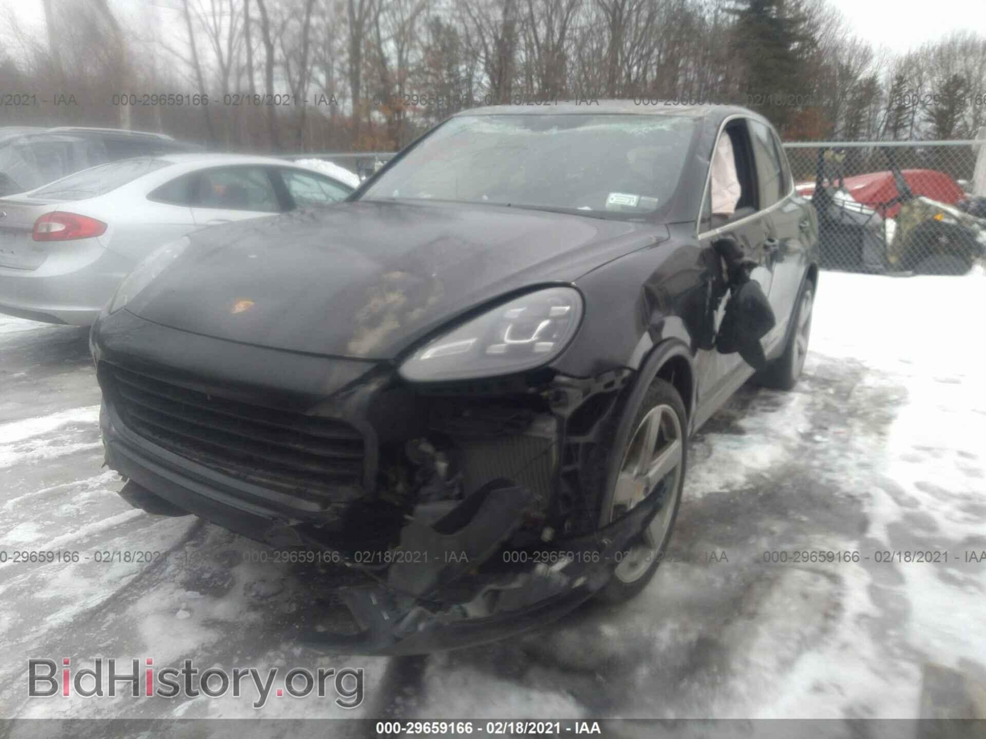 2017 PORSCHE CAYENNE - VIN: WP1AB2A23HLA51611 - Фото 2