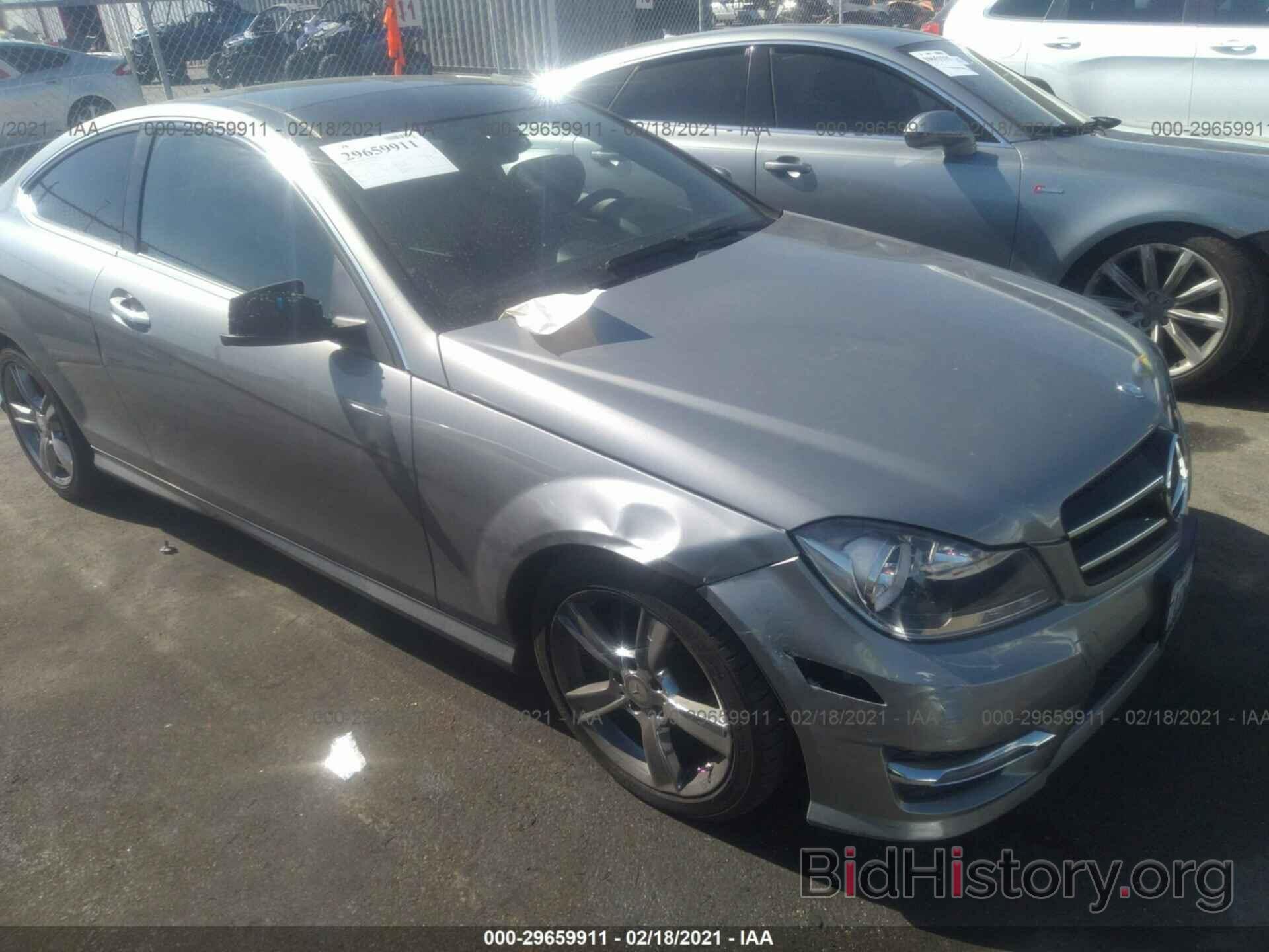 Photo WDDGJ4HBXDG062579 - MERCEDES-BENZ C-CLASS 2013