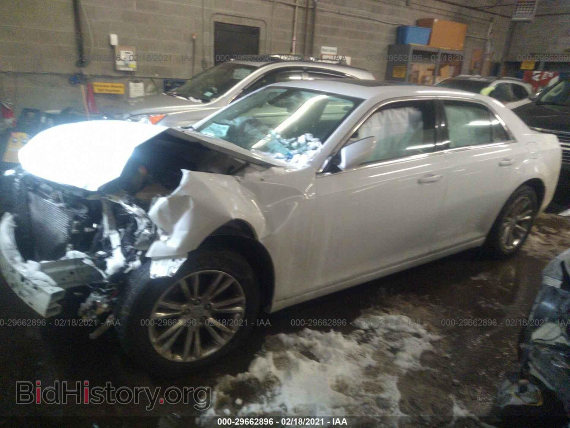 2015 CHRYSLER 300 - VIN: 2C3CCAAG6FH841755 - Фото 2