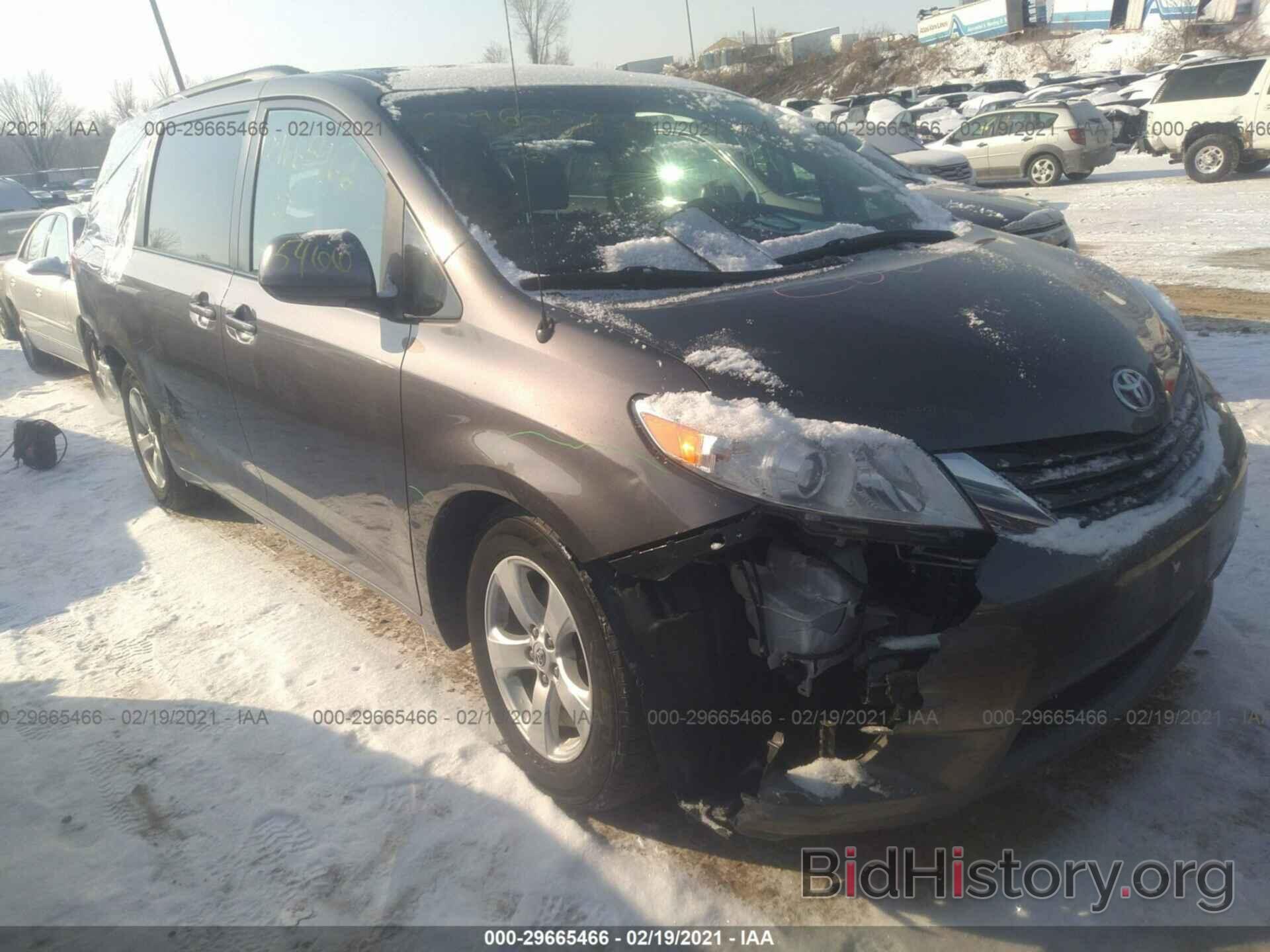 Photo 5TDKK3DC5DS307689 - TOYOTA SIENNA 2013