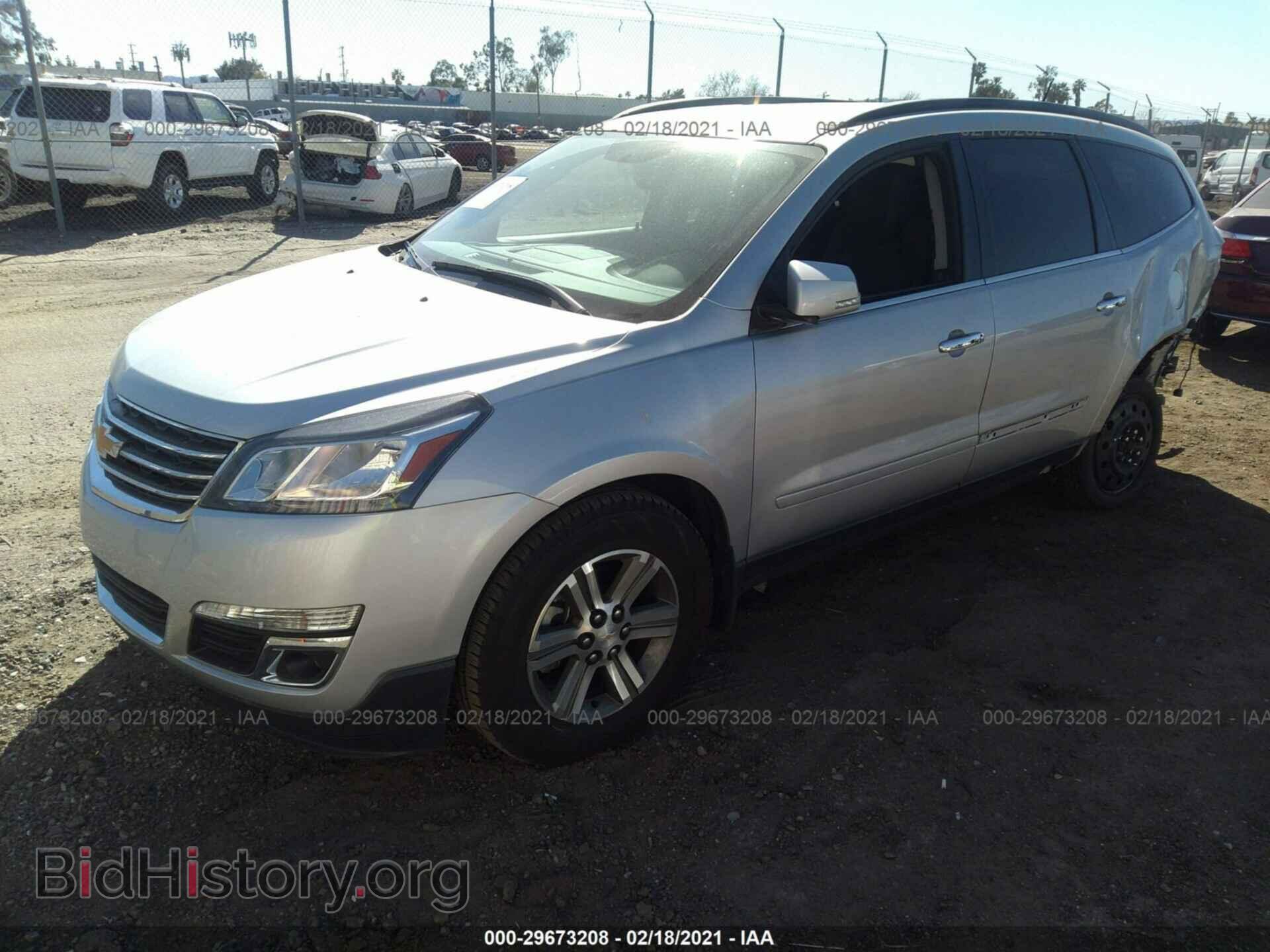 2017 CHEVROLET TRAVERSE - VIN: 1GNKRGKD2HJ165925 - Фото 2