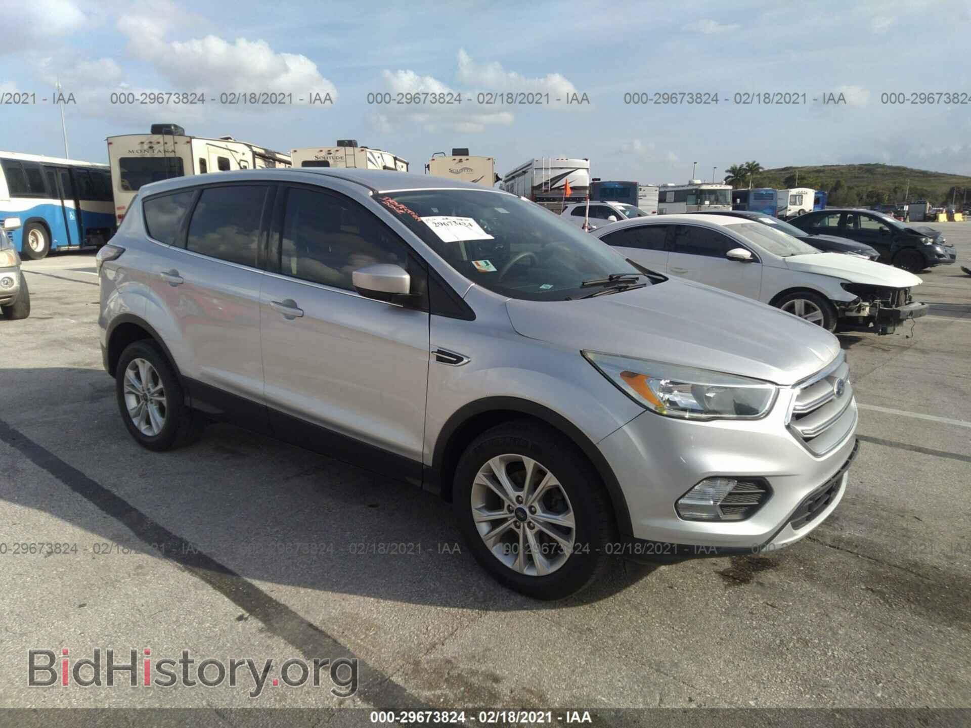 Фотография 1FMCU0GD6HUD04685 - FORD ESCAPE 2017