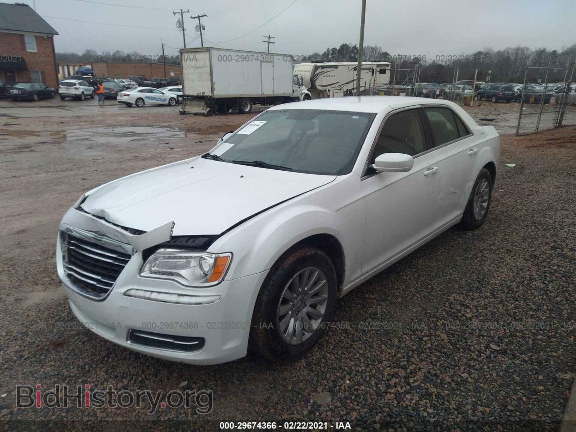 2011 CHRYSLER 300 - VIN: 2C3CA4CG9BH528813 - Фото 2