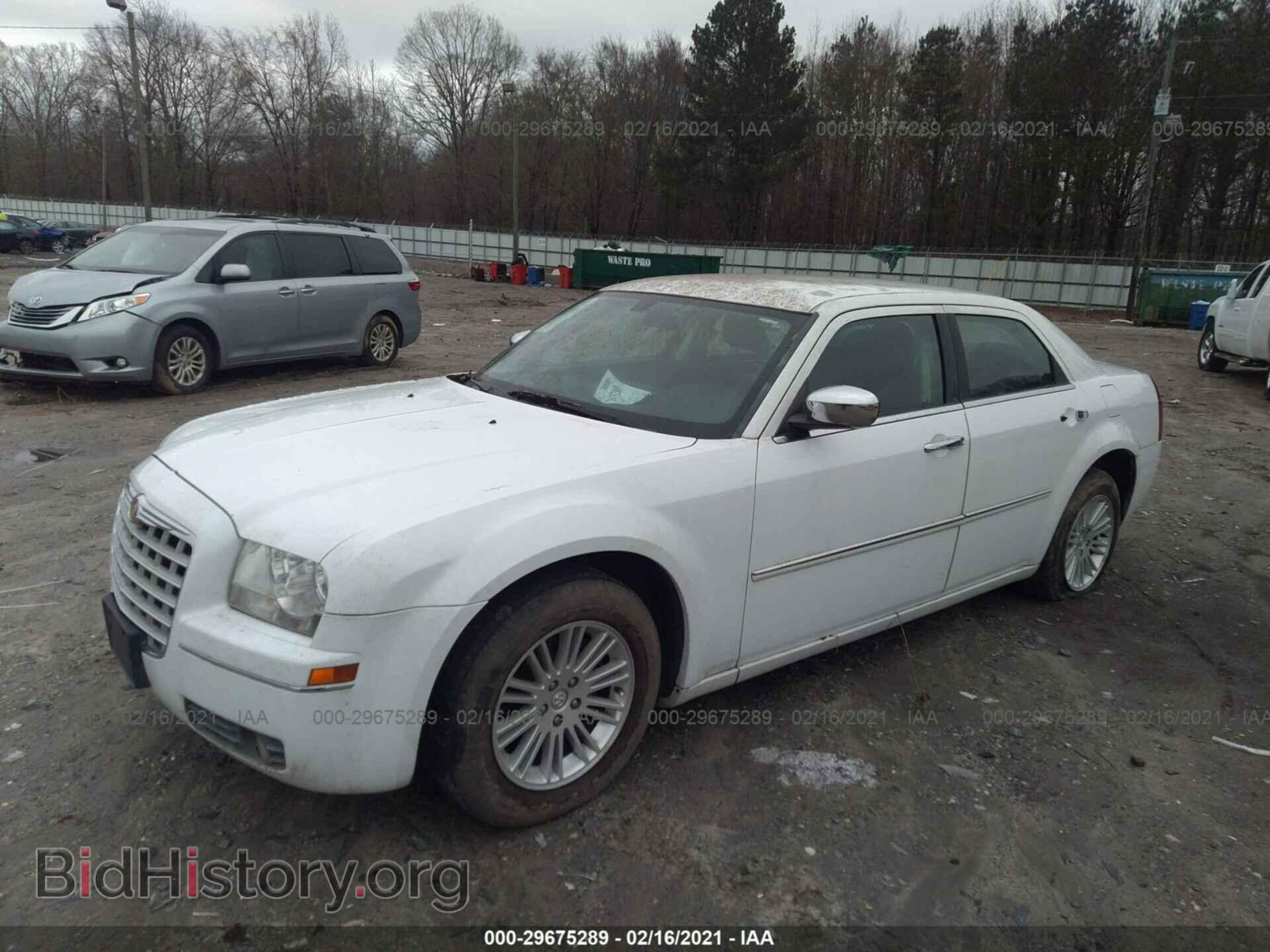 2010 CHRYSLER 300 - VIN: 2C3CA4CD6AH255396 - Фото 2