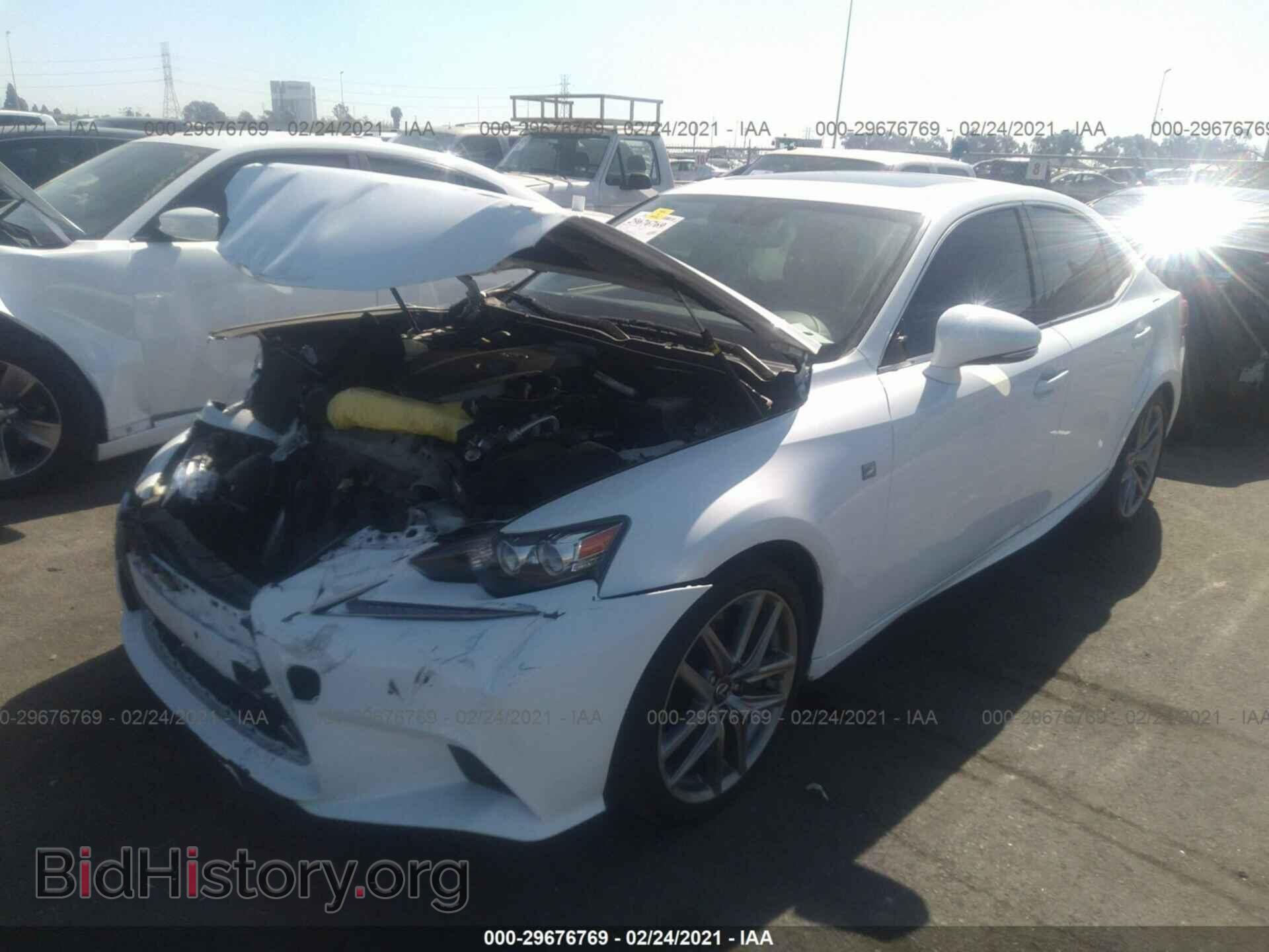 2016 LEXUS IS 200T - VIN: JTHBA1D2XG5037320 - Фото 2