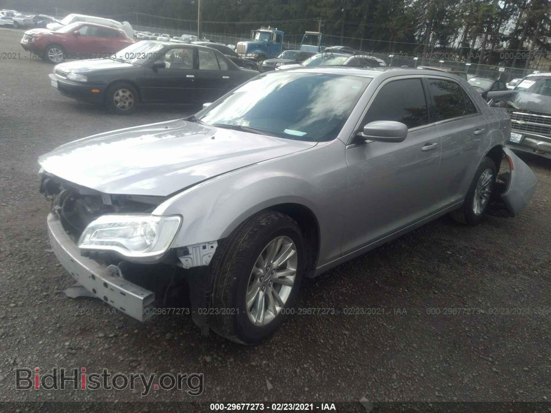 2017 CHRYSLER 300 - VIN: 2C3CCAAG8HH610181 - Фото 2