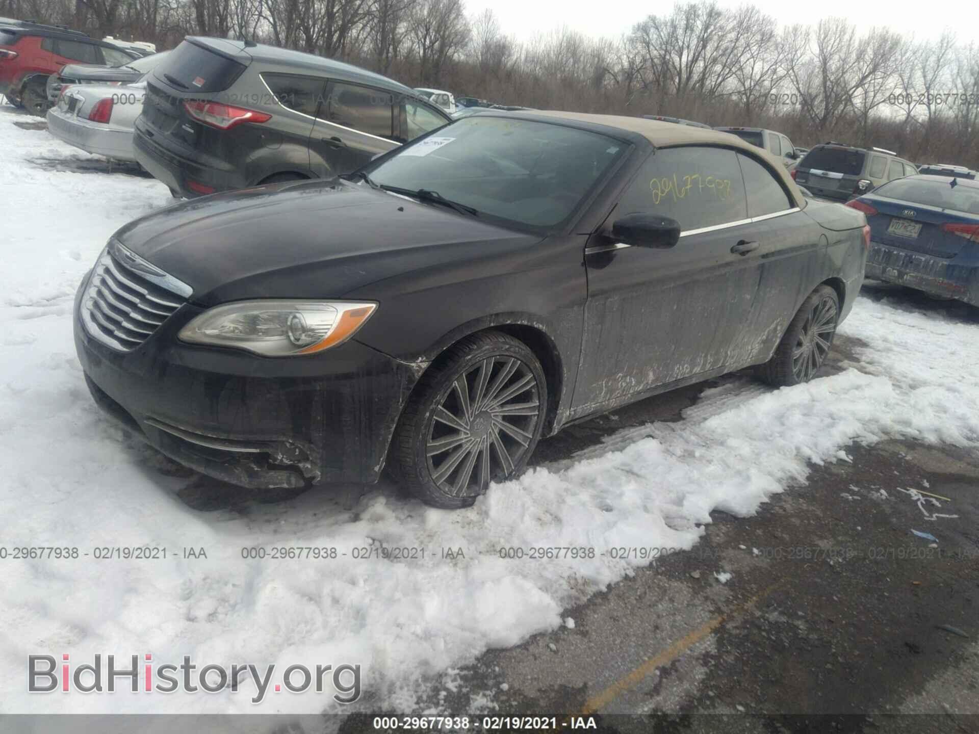 2011 CHRYSLER 200 - VIN: 1C3BC2EG5BN571334 - Фото 2