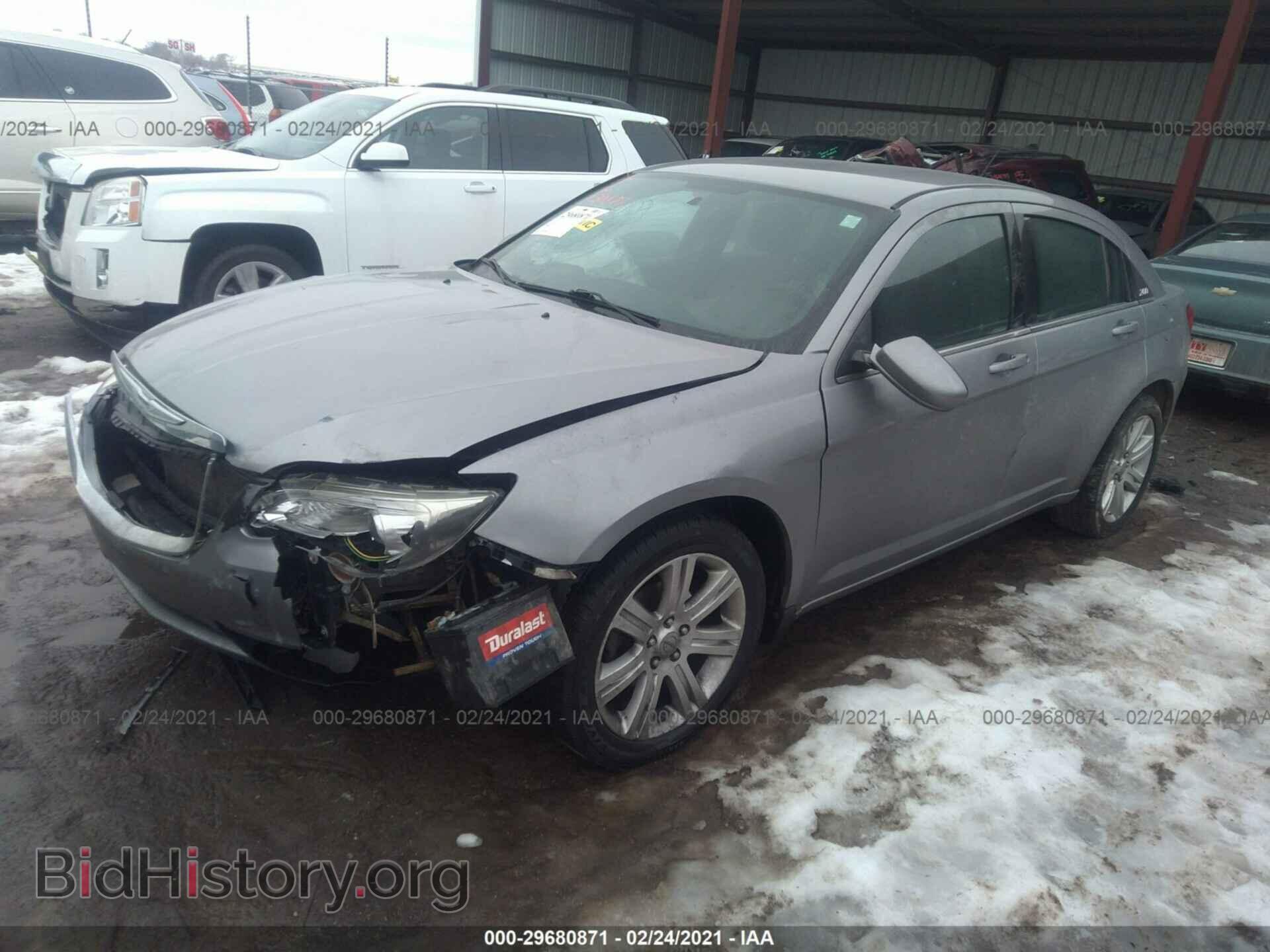 2013 CHRYSLER 200 - VIN: 1C3CCBBB8DN765405 - Photo 2