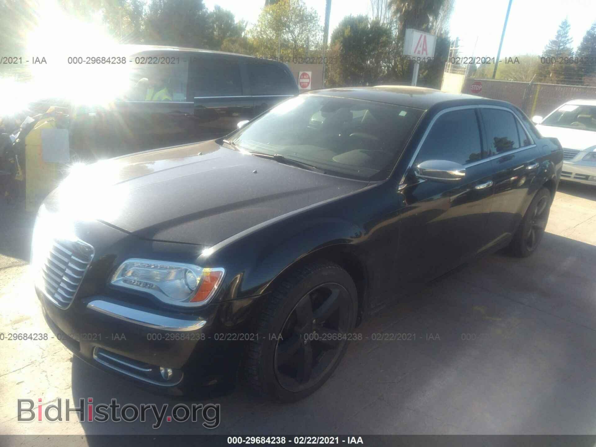 2011 CHRYSLER 300 - VIN: 2C3CA6CT2BH537717 - Фото 2