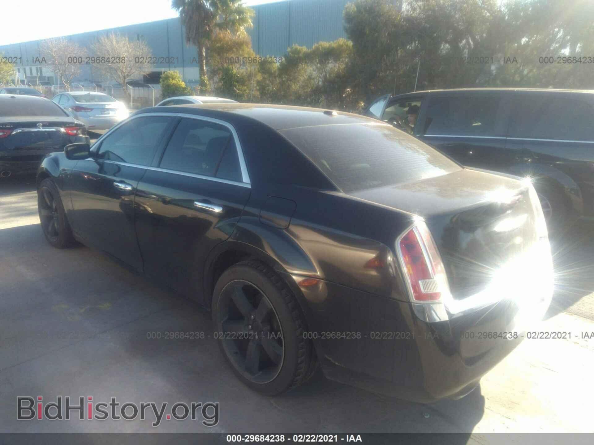 2011 CHRYSLER 300 - VIN: 2C3CA6CT2BH537717 - Фото 3