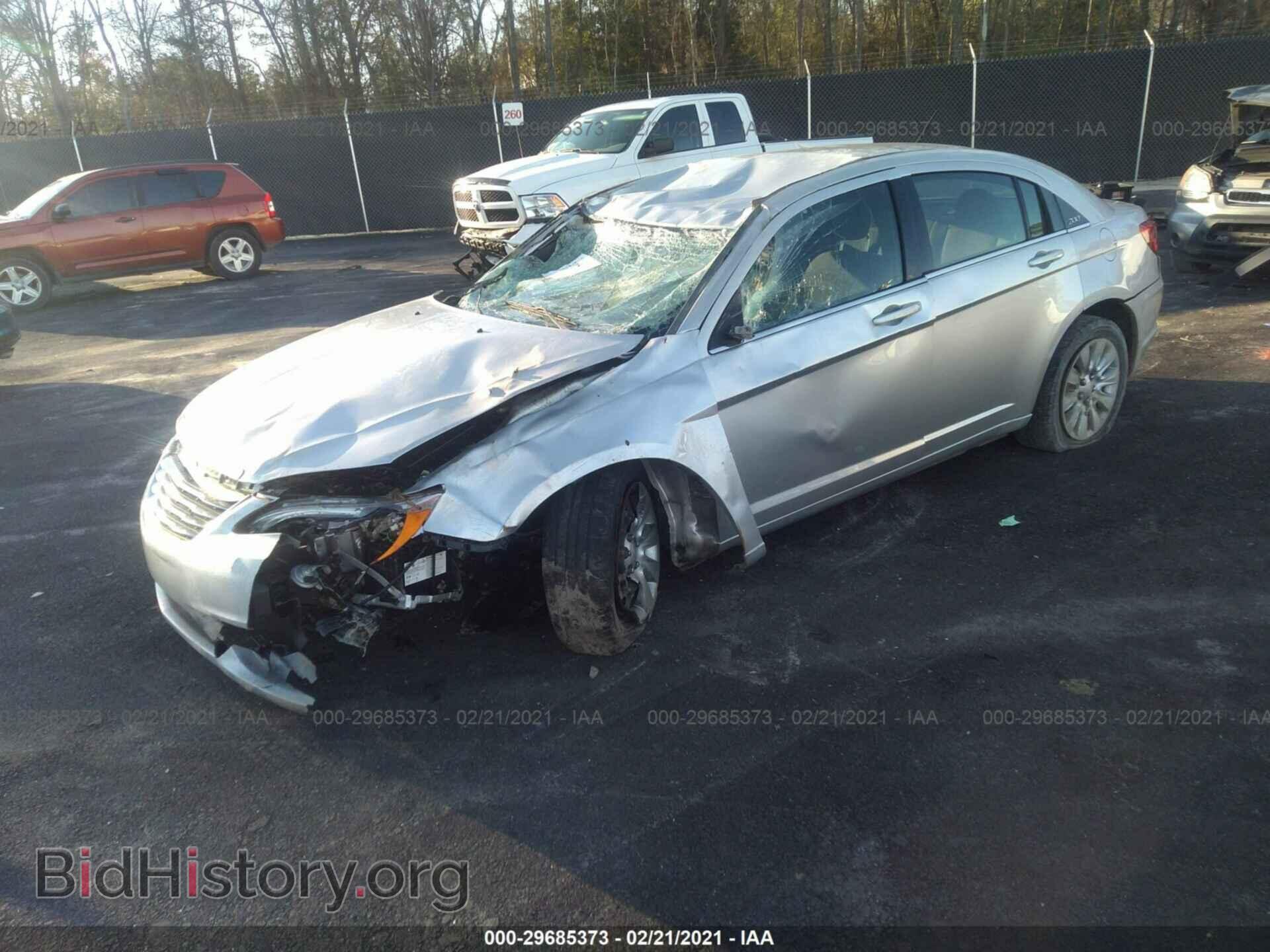 2012 CHRYSLER 200 - VIN: 1C3CCBAB3CN273462 - Фото 2