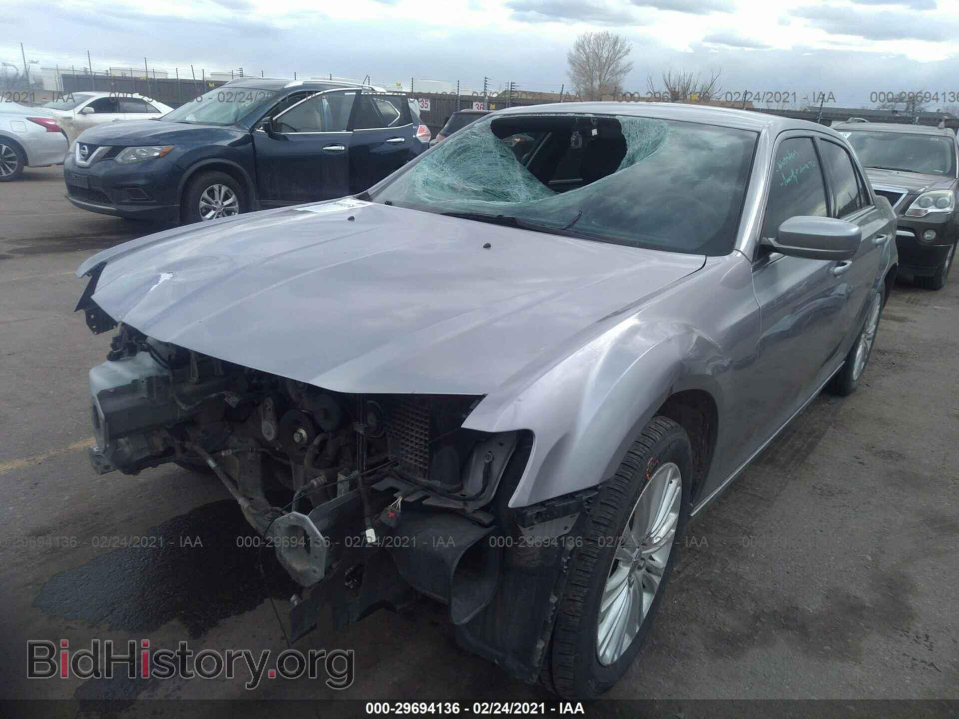 2014 CHRYSLER 300 - VIN: 2C3CCARG8EH235960 - Фото 2