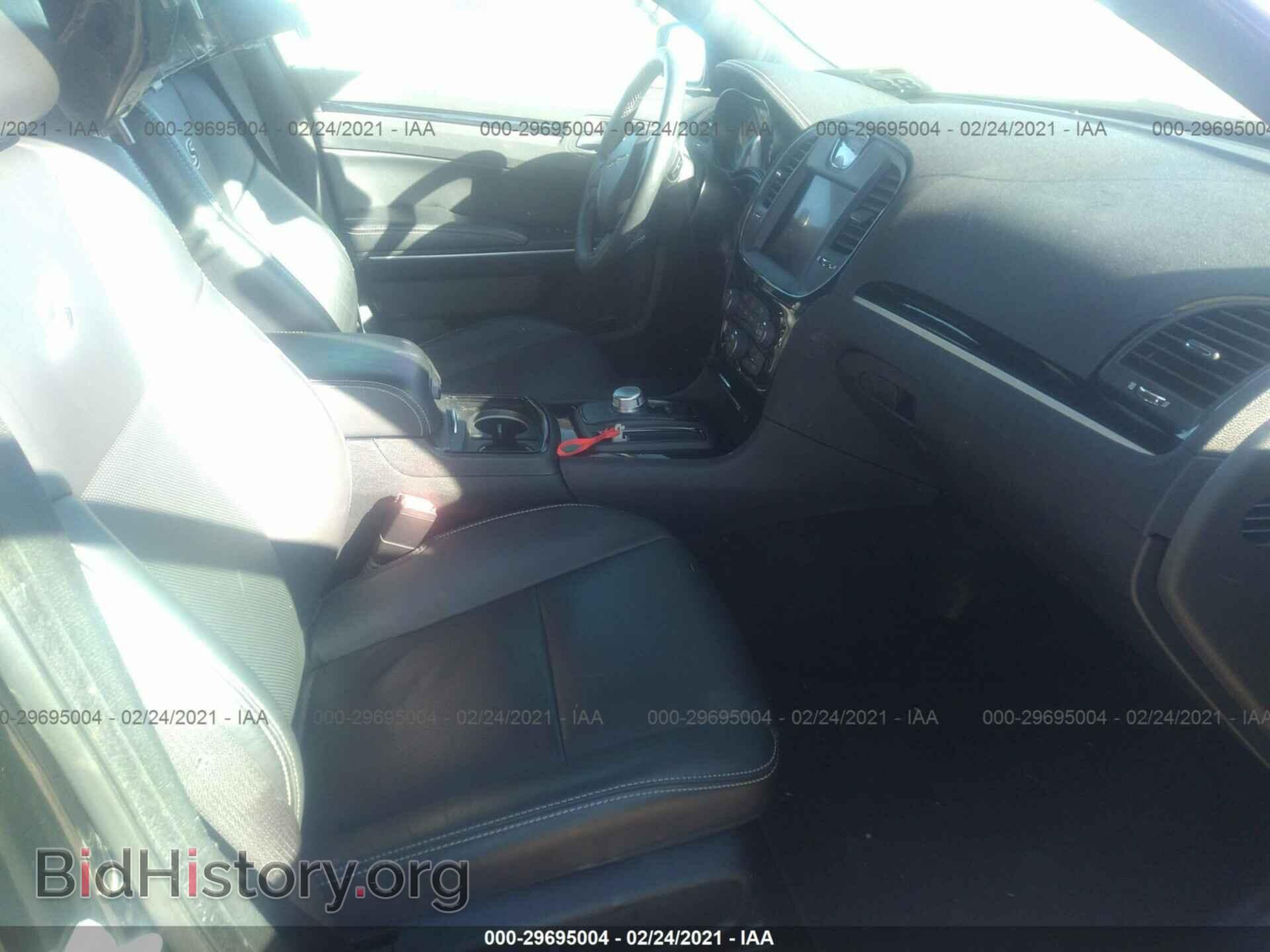2019 CHRYSLER 300 - VIN: 2C3CCABG5KH746113 - Фото 5