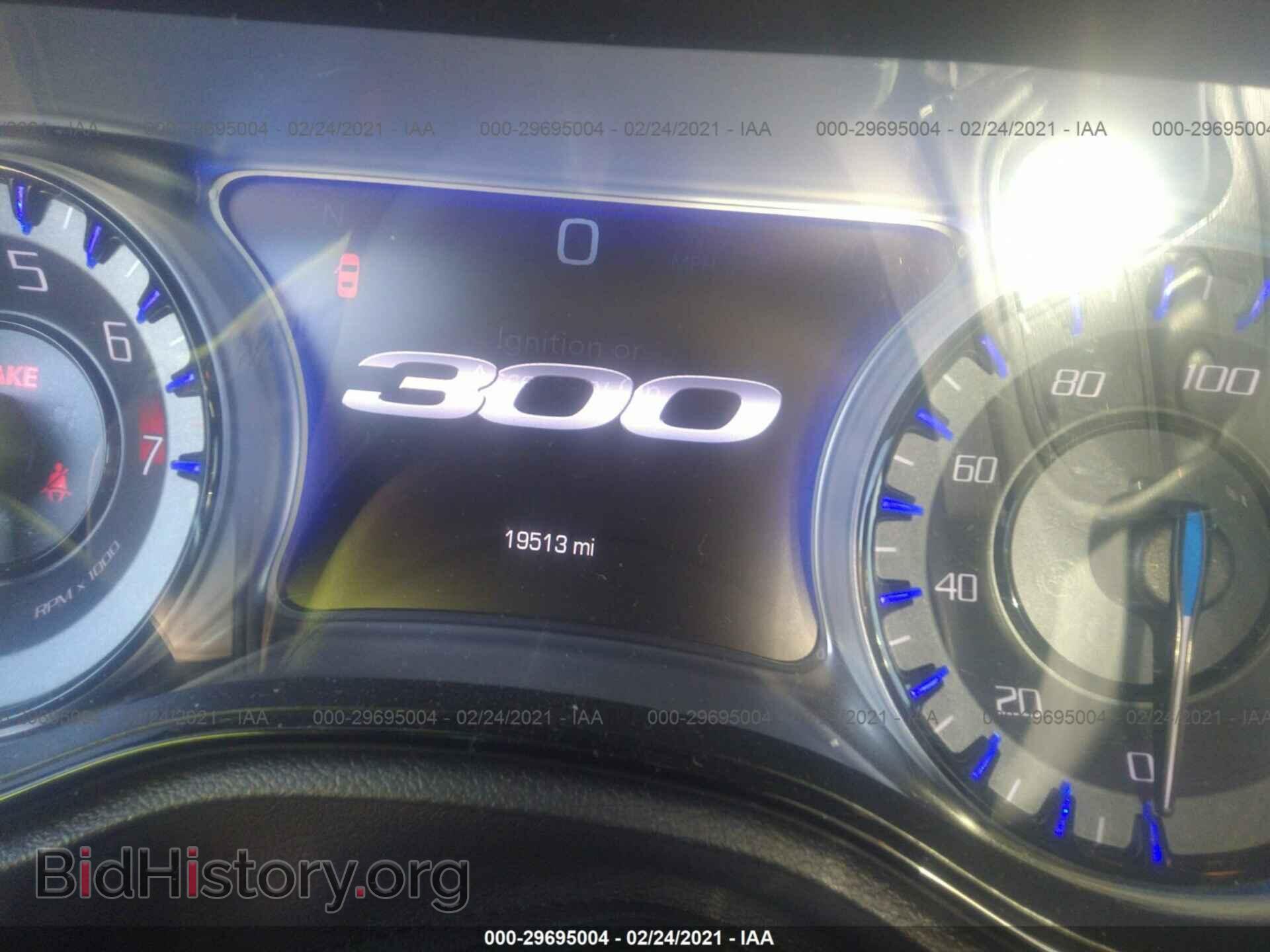 2019 CHRYSLER 300 - VIN: 2C3CCABG5KH746113 - Фото 7