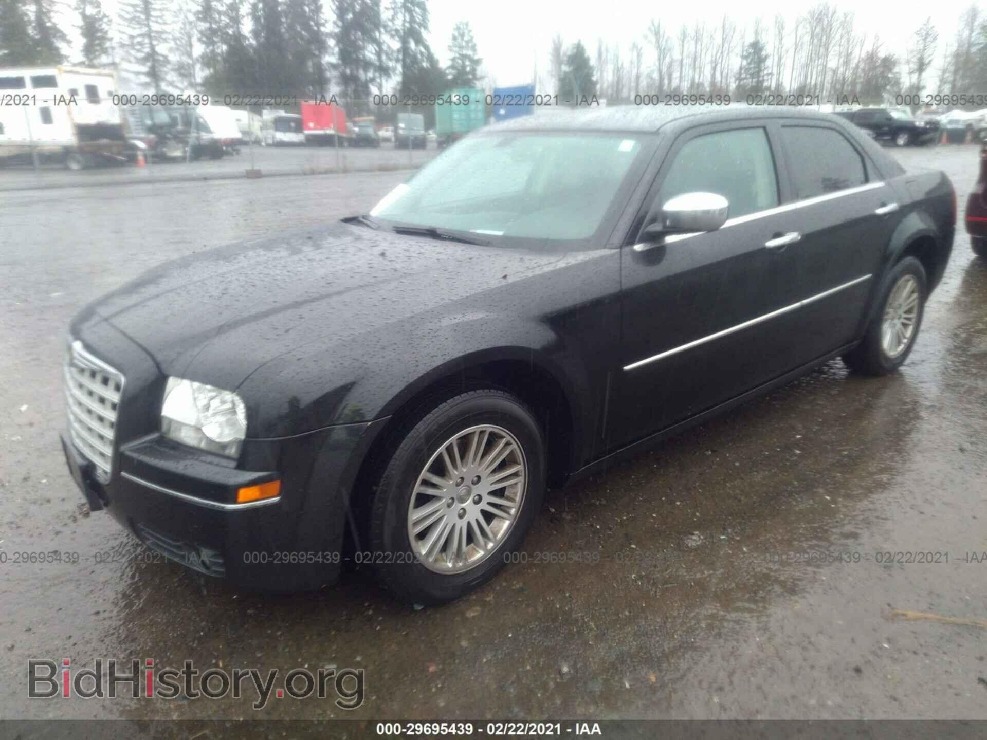 2010 CHRYSLER 300 - VIN: 2C3CA5CV2AH325877 - Фото 2