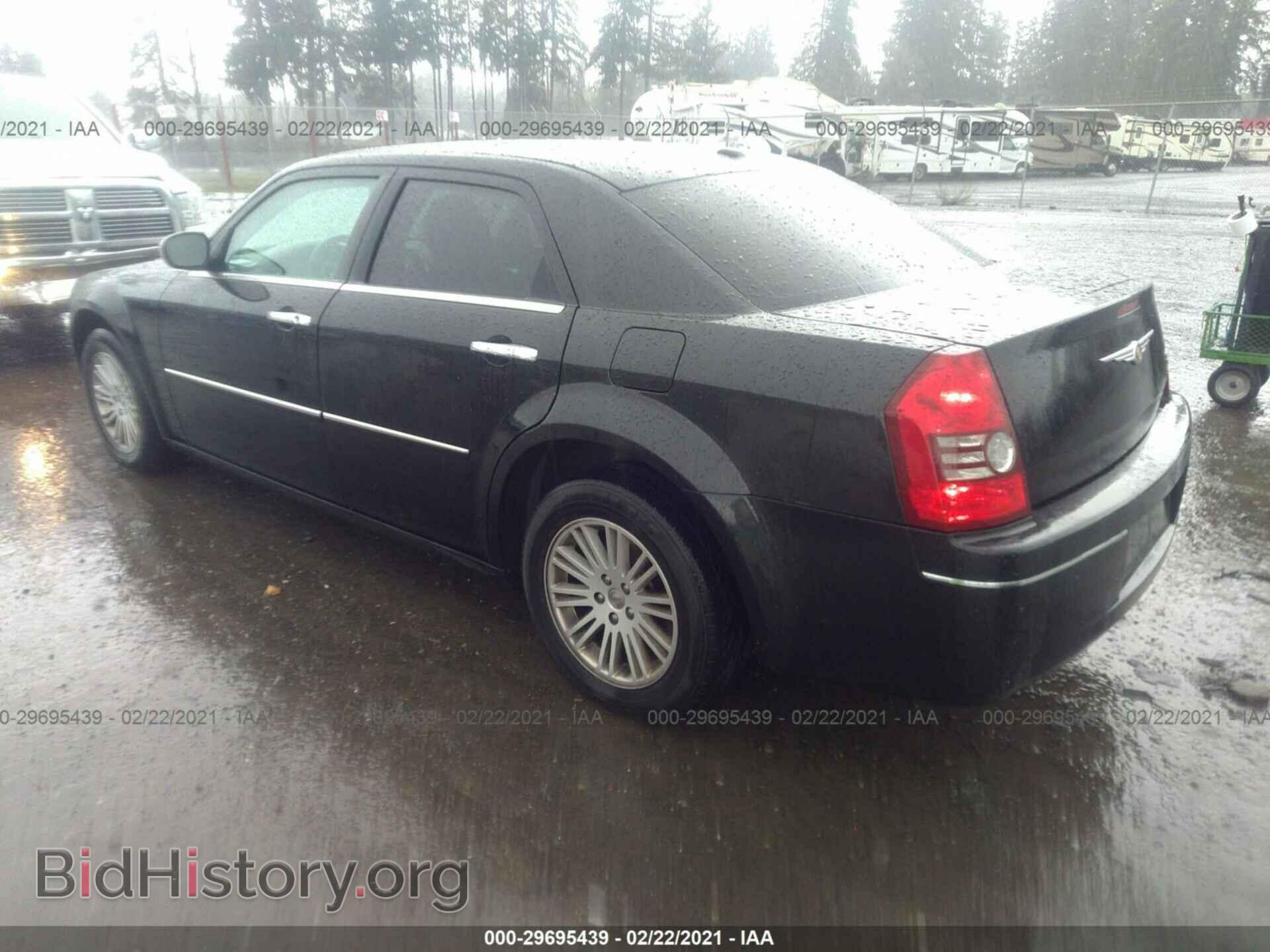 2010 CHRYSLER 300 - VIN: 2C3CA5CV2AH325877 - Фото 3