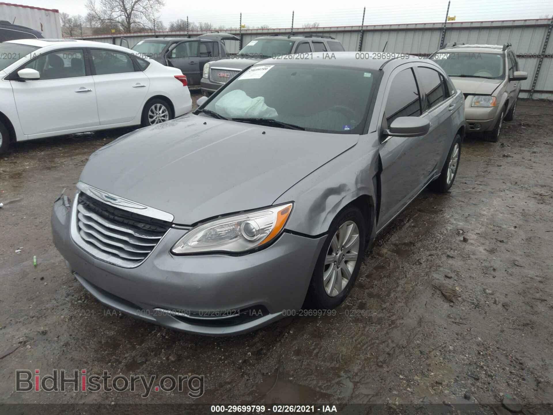 2013 CHRYSLER 200 - VIN: 1C3CCBBB2DN762919 - Фото 2