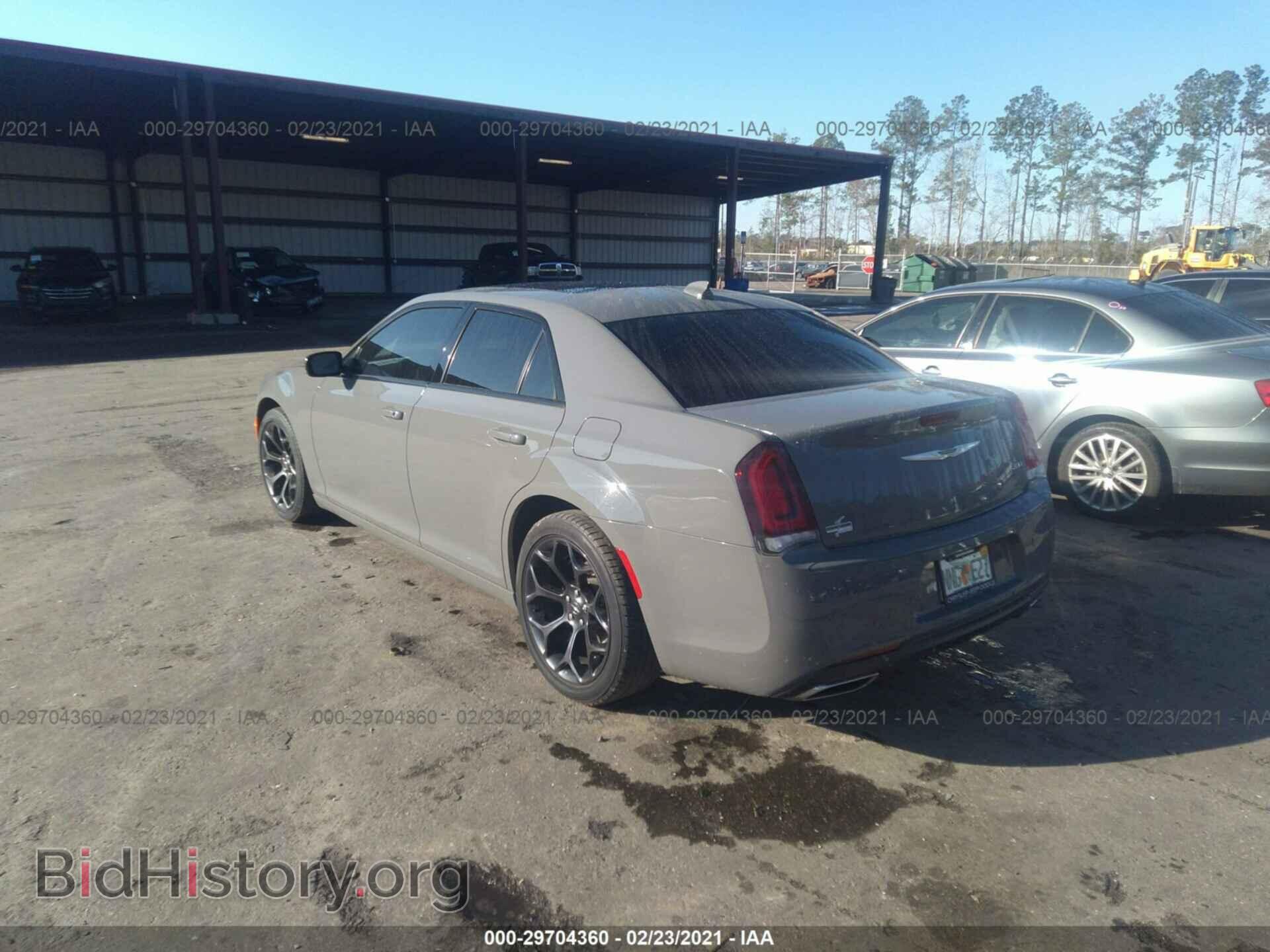 2019 CHRYSLER 300 - VIN: 2C3CCABG2KH517209 - Фото 3