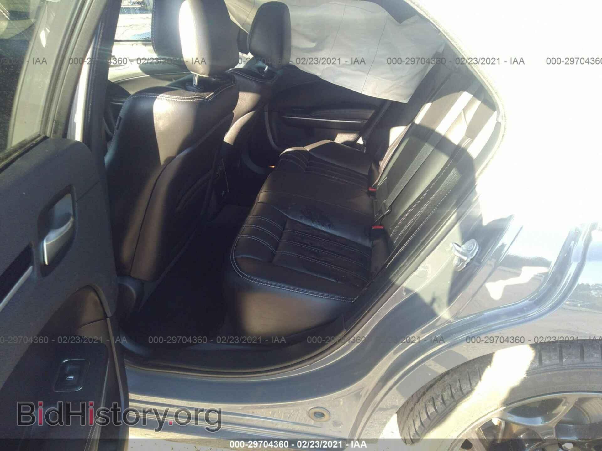 2019 CHRYSLER 300 - VIN: 2C3CCABG2KH517209 - Фото 8