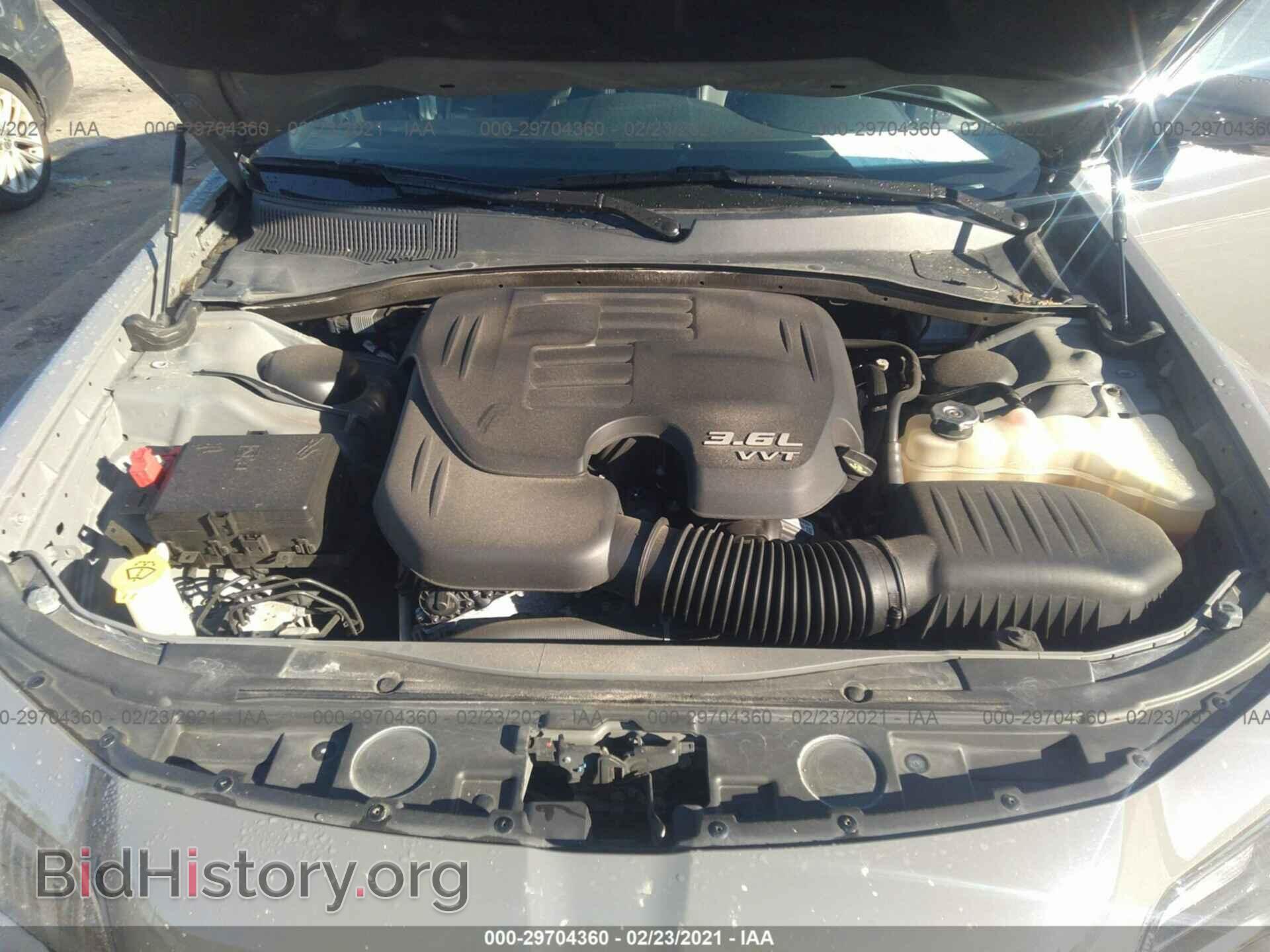 2019 CHRYSLER 300 - VIN: 2C3CCABG2KH517209 - Фото 10