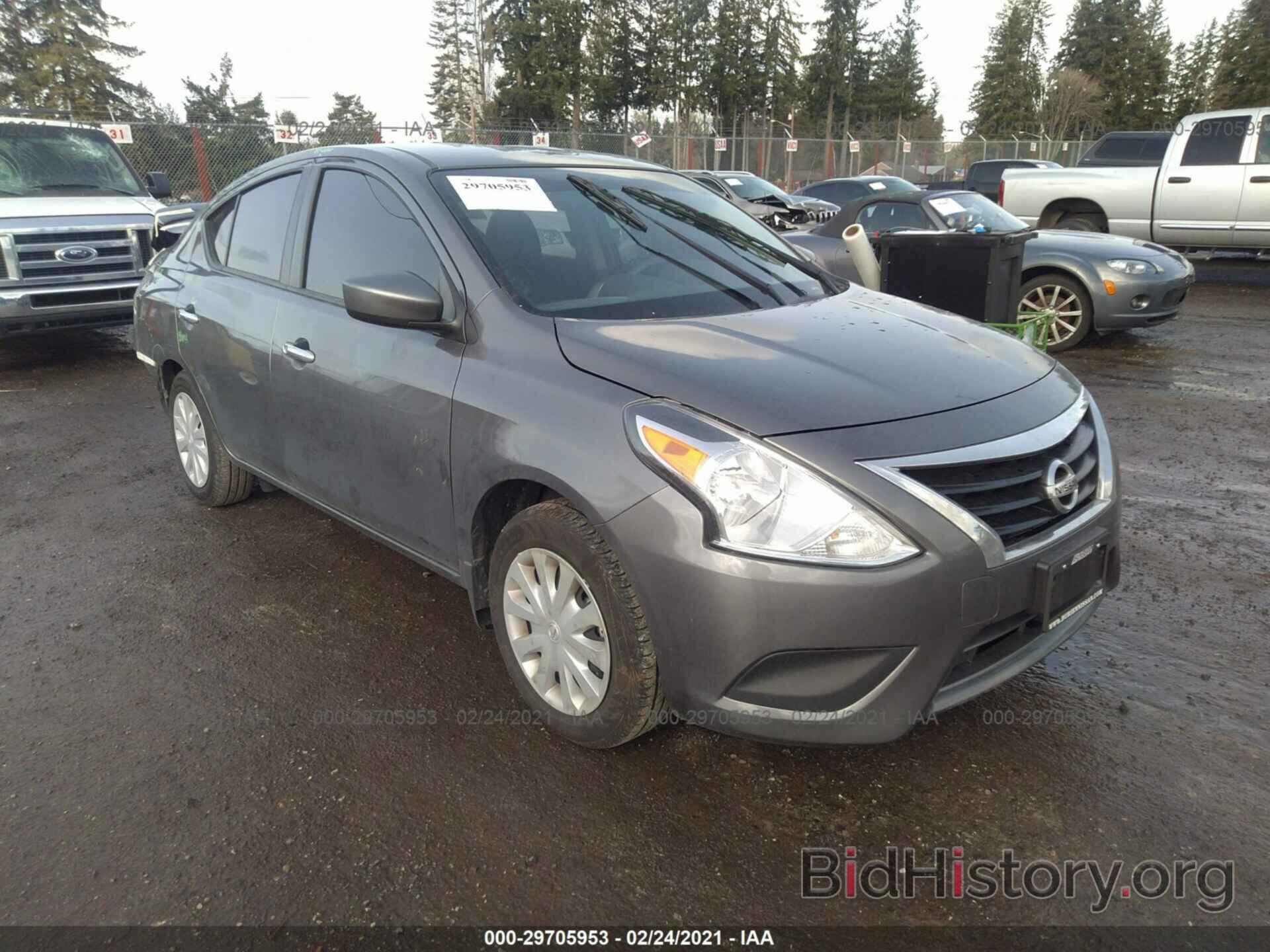 Photo 3N1CN7AP6JL882950 - NISSAN VERSA SEDAN 2018