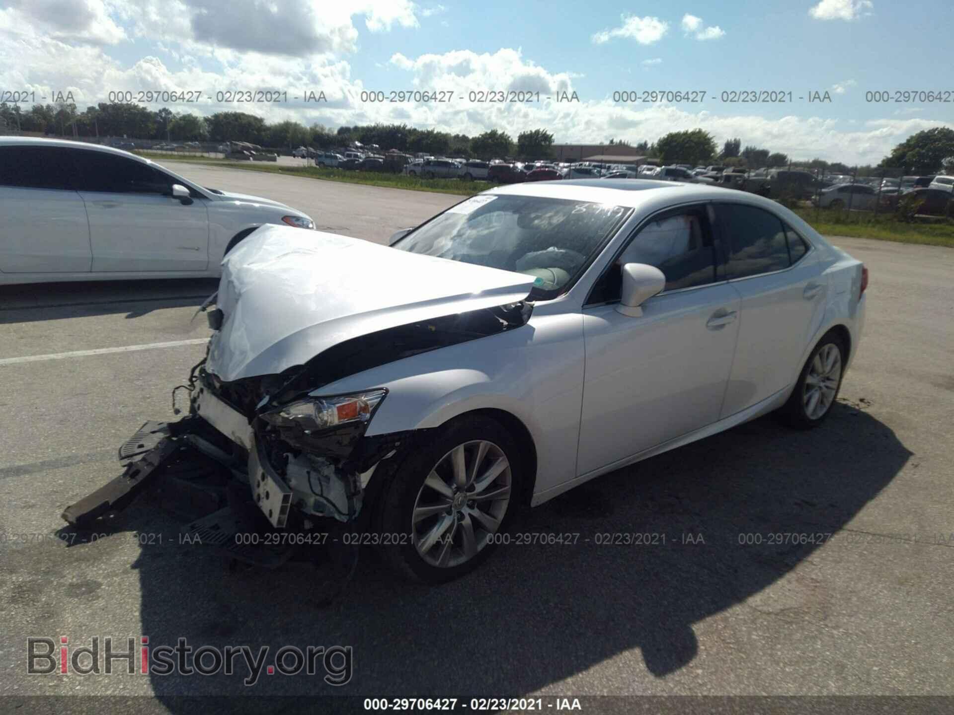 2016 LEXUS IS 200T - VIN: JTHBA1D21G5008949 - Фото 2