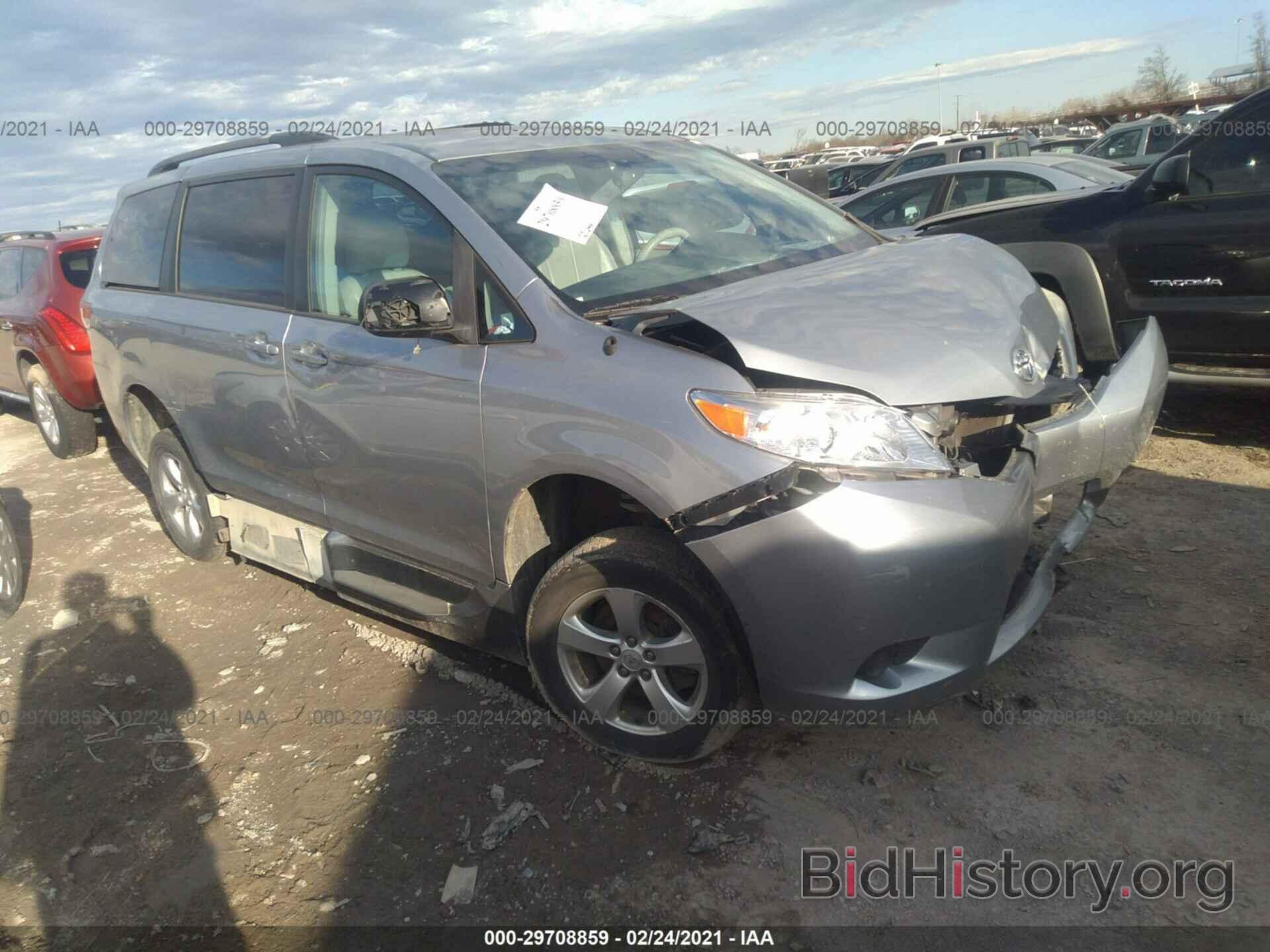 Photo 5TDKK3DC2DS357823 - TOYOTA SIENNA 2013