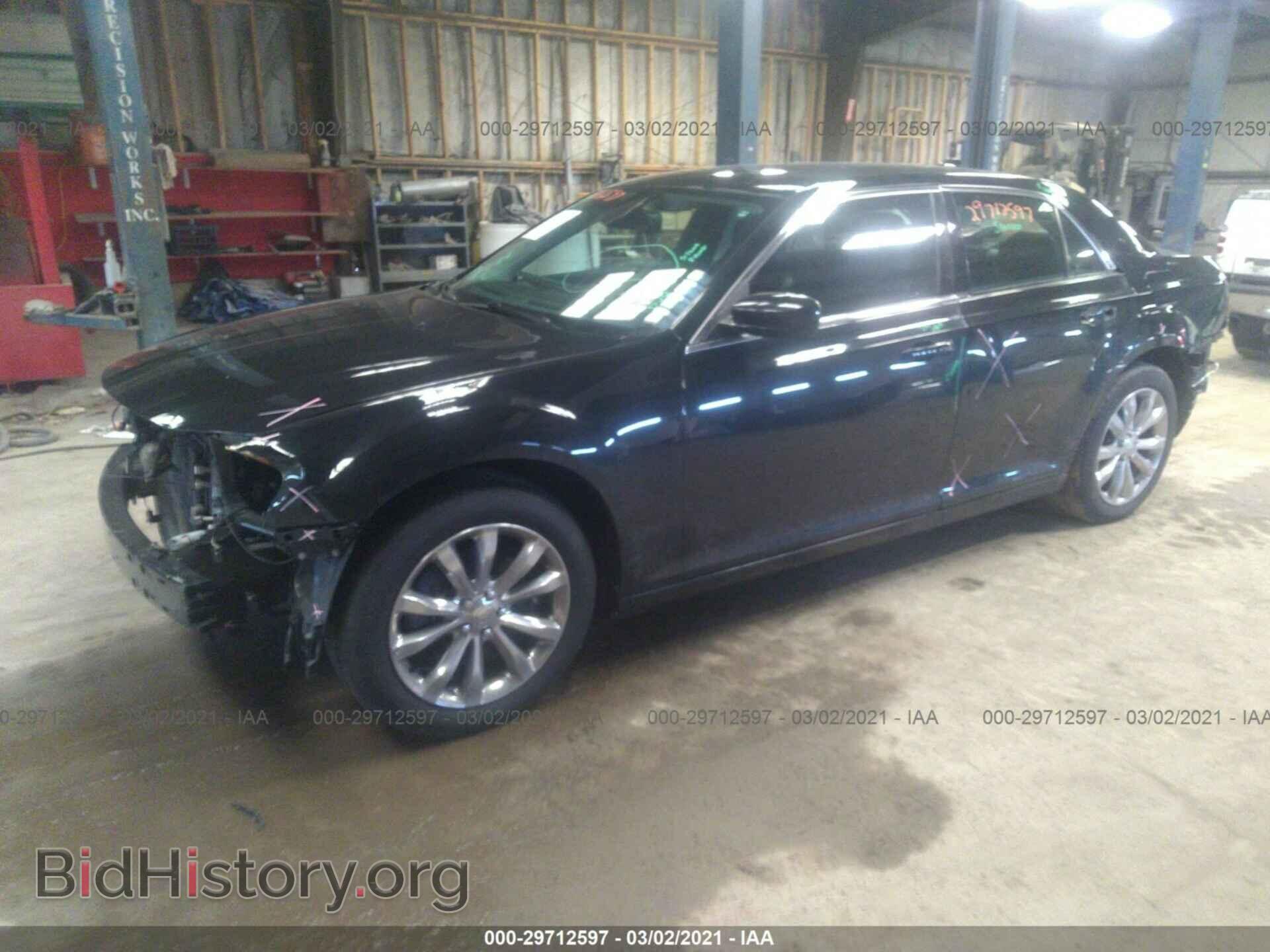 2016 CHRYSLER 300 - VIN: 2C3CCARG7GH165872 - Фото 2