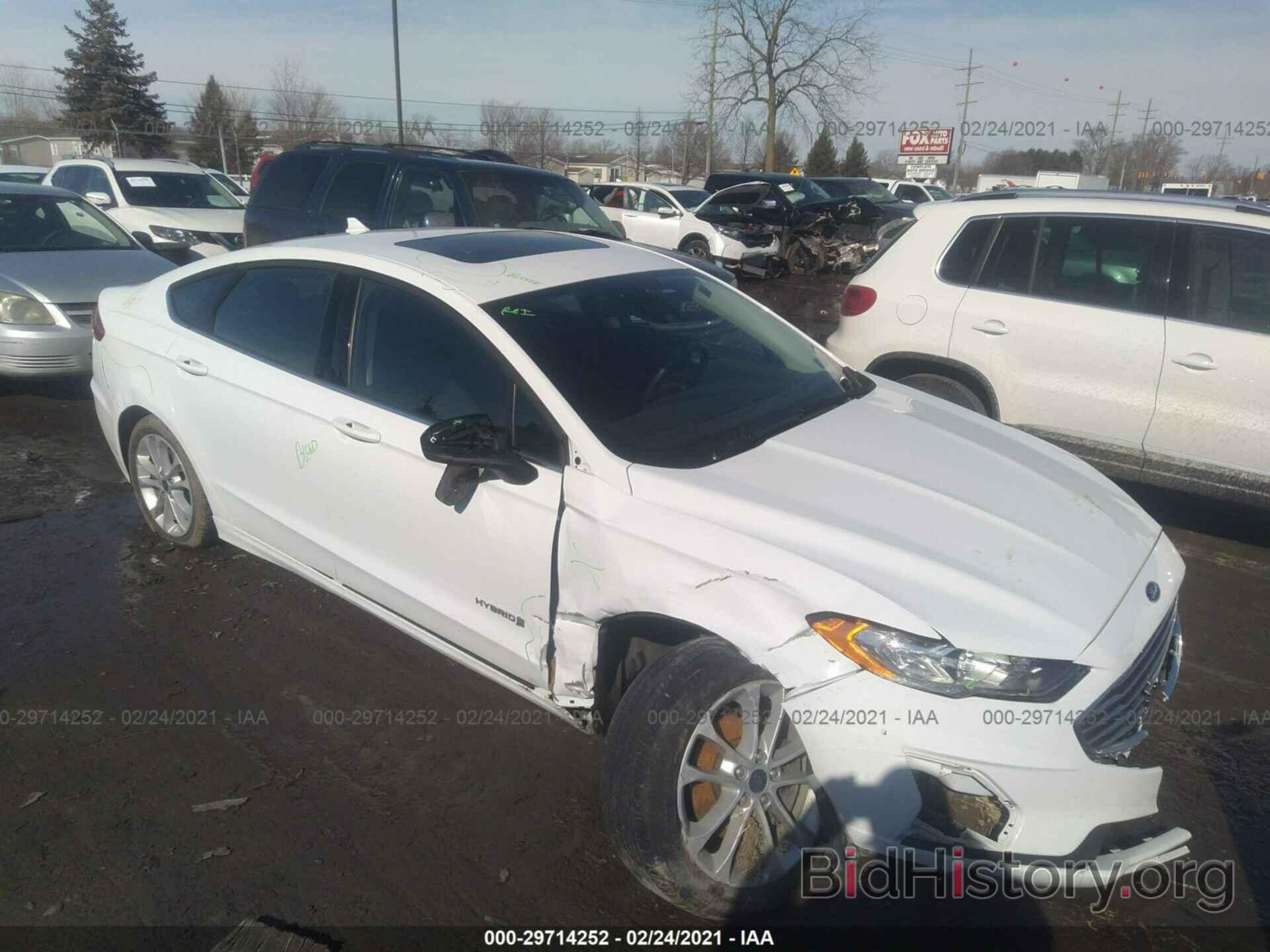 Photo 3FA6P0LU2KR168378 - FORD FUSION HYBRID 2019