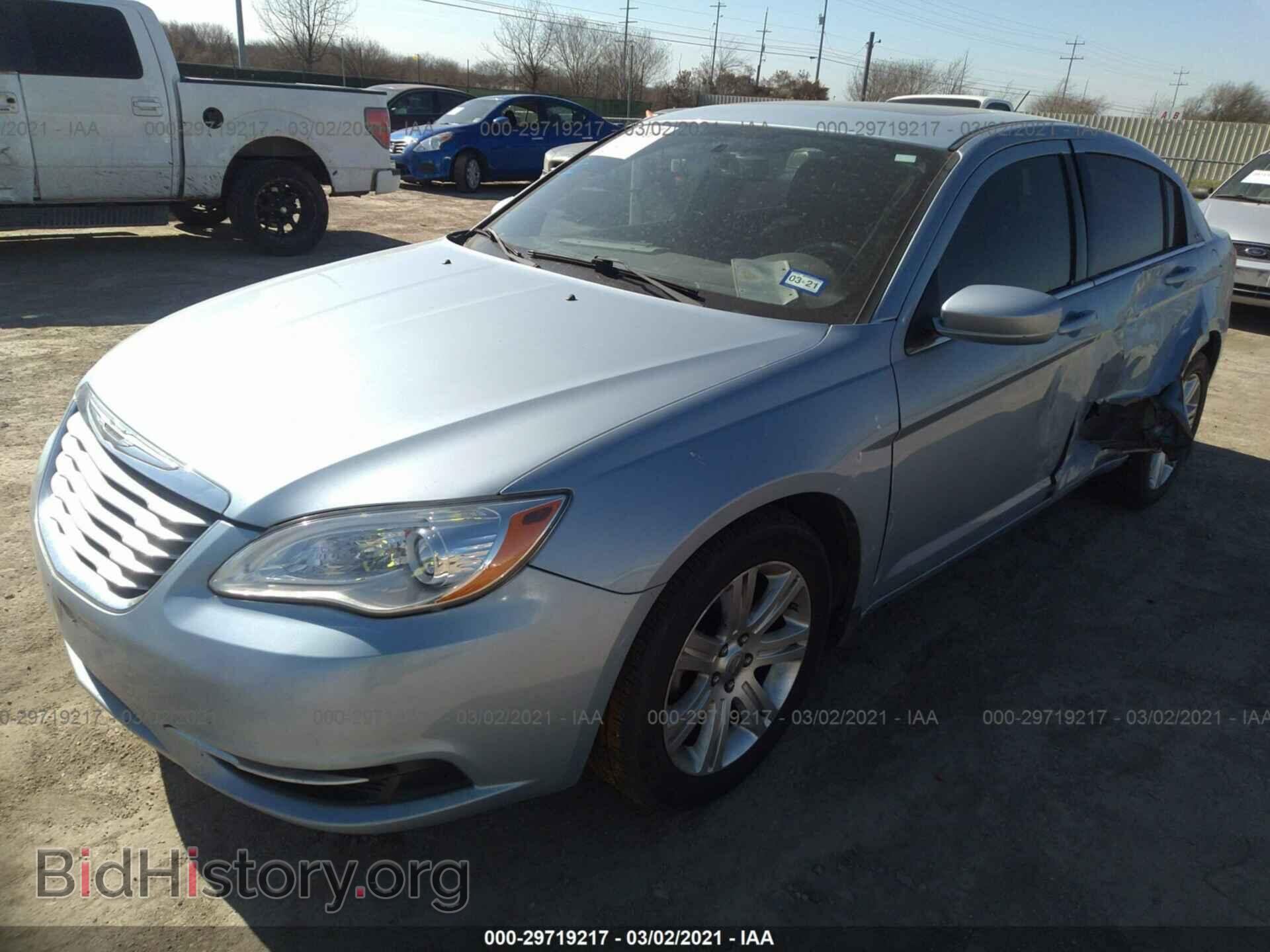 2013 CHRYSLER 200 - VIN: 1C3CCBBB1DN593010 - Photo 2
